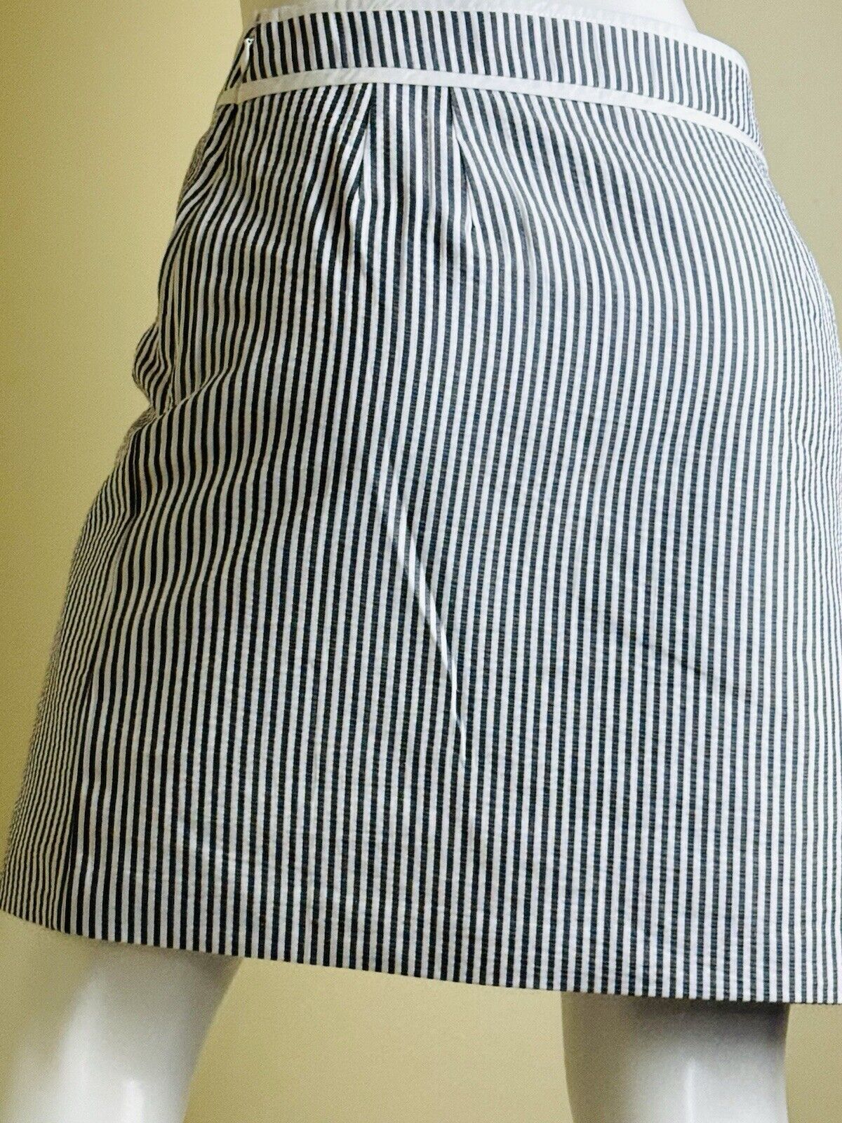 TALBOTS Women’s Gray White Skirt Sz 2  (B.72)