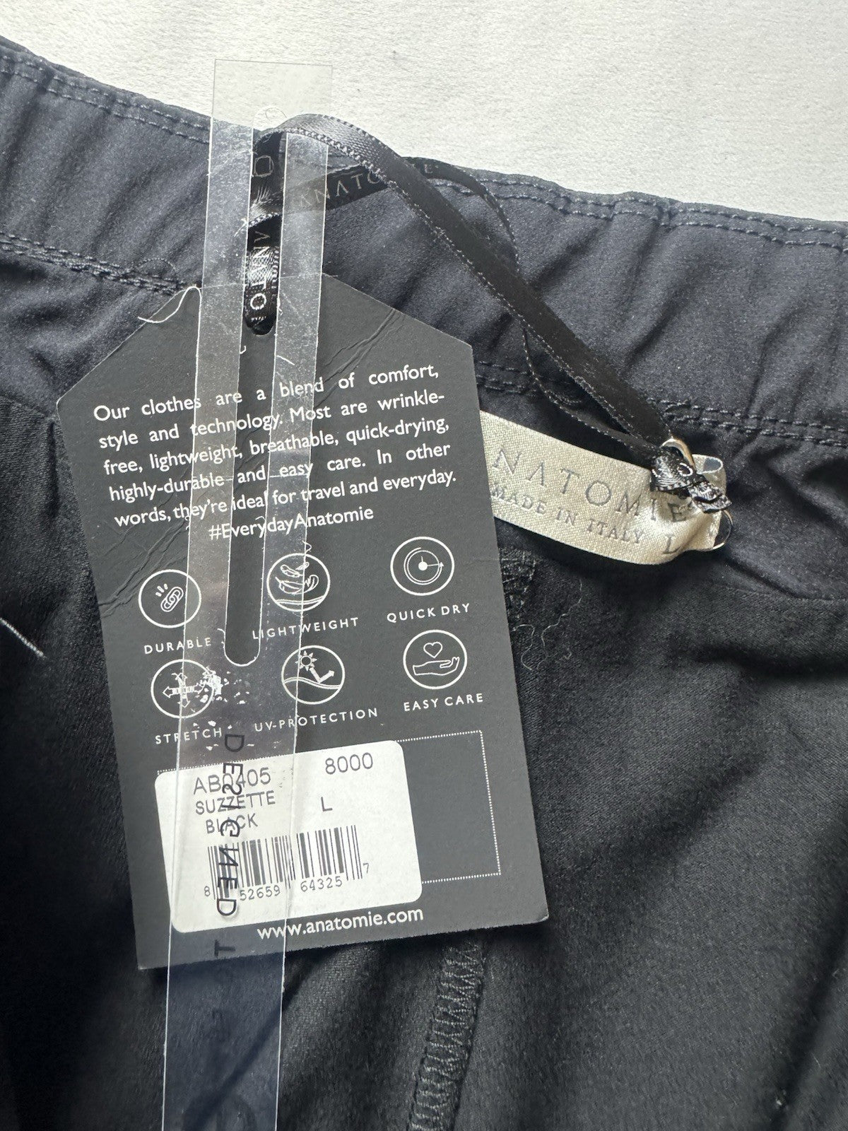 Anatomie Women’s Black Skort Sz L.    (B.160)