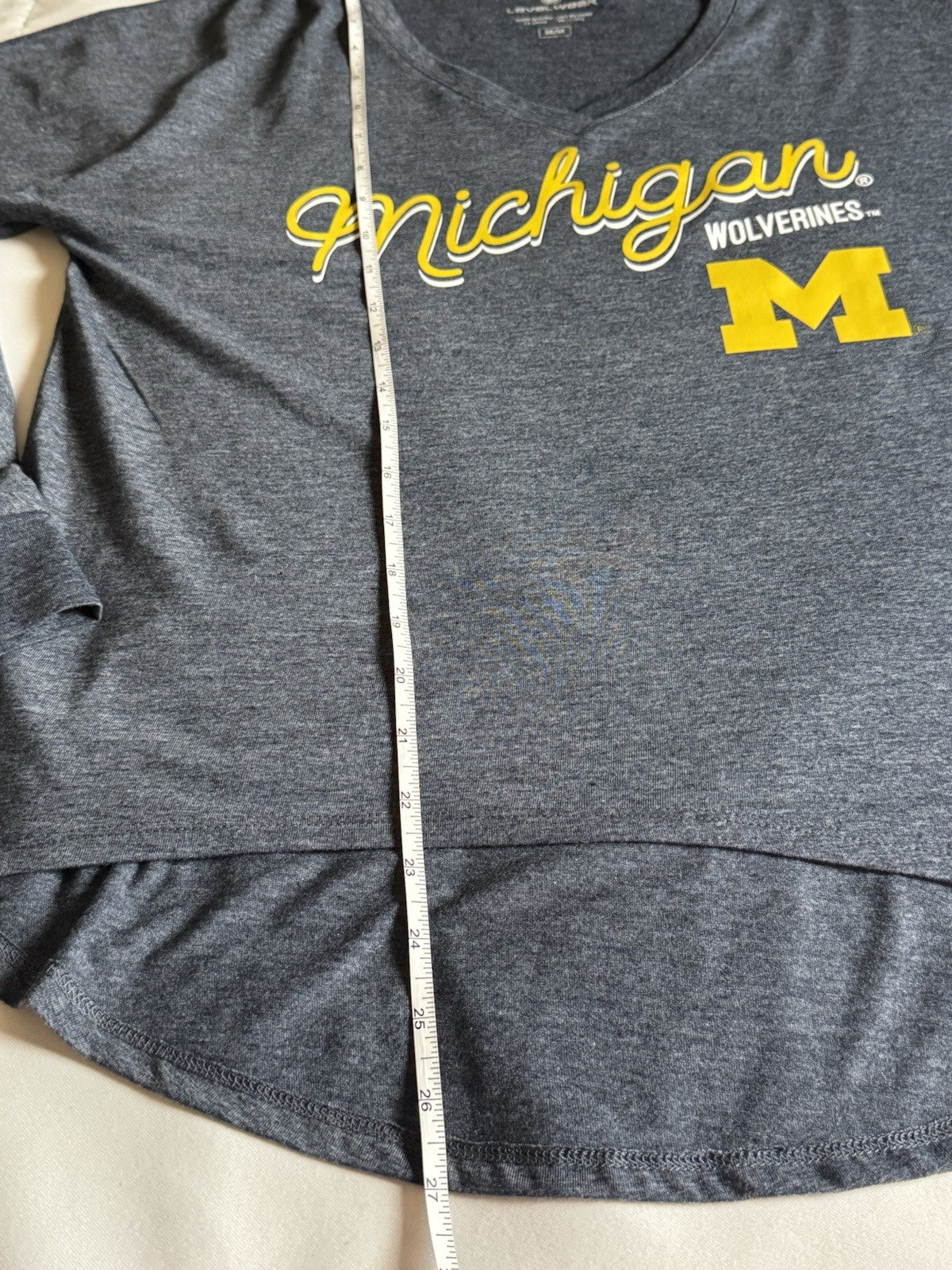 LeverWear Women's Michigan Logo Sweatshirt Sz M.   (B.146)