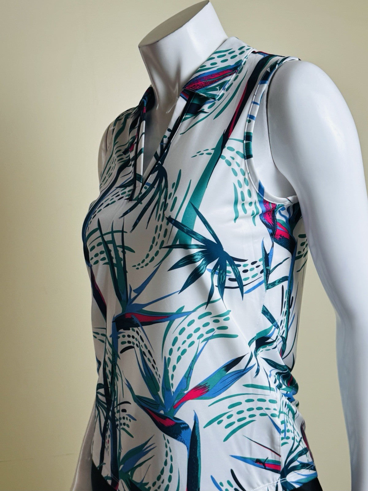 Puma Women’s Golf Shirt Sz S.   (B.185)