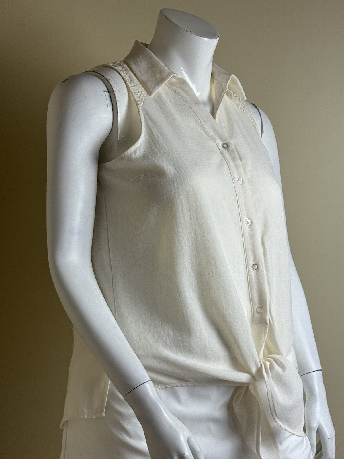 $89 Adrianna Papell Ivory Blouse Sz L.       (B.181)