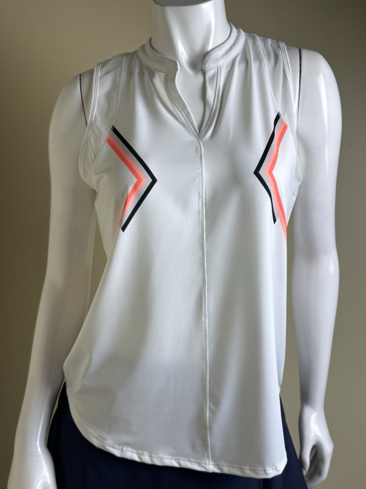 Lucky In Love Women’s Top Sleeveless Tennis Golf Shirt Sz M.     (B.139)