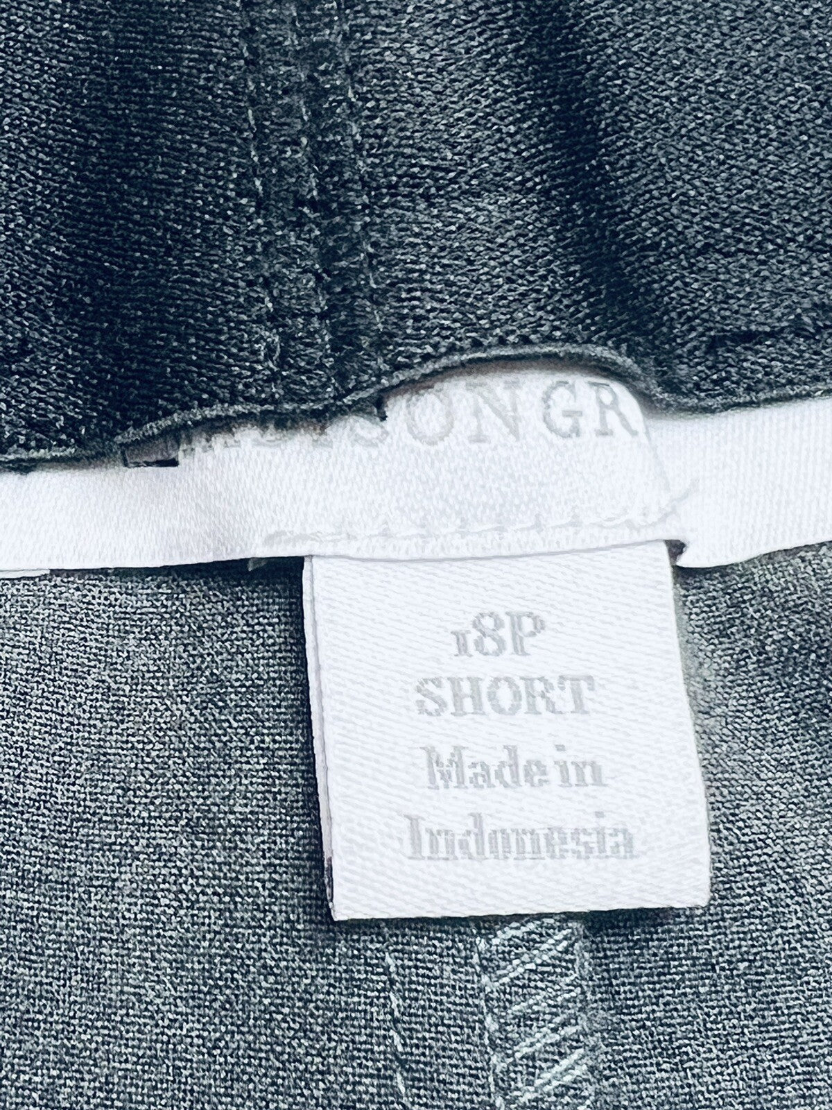 Madison Grey Women’s Capris Pants Size 8P.  (B.027)