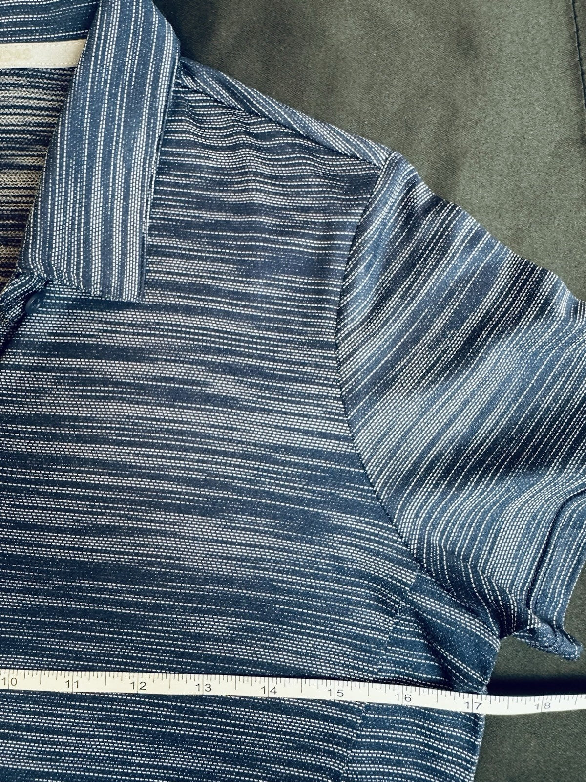 $60 Adidas Women’s Golf Shirt Sz S    (B.165)