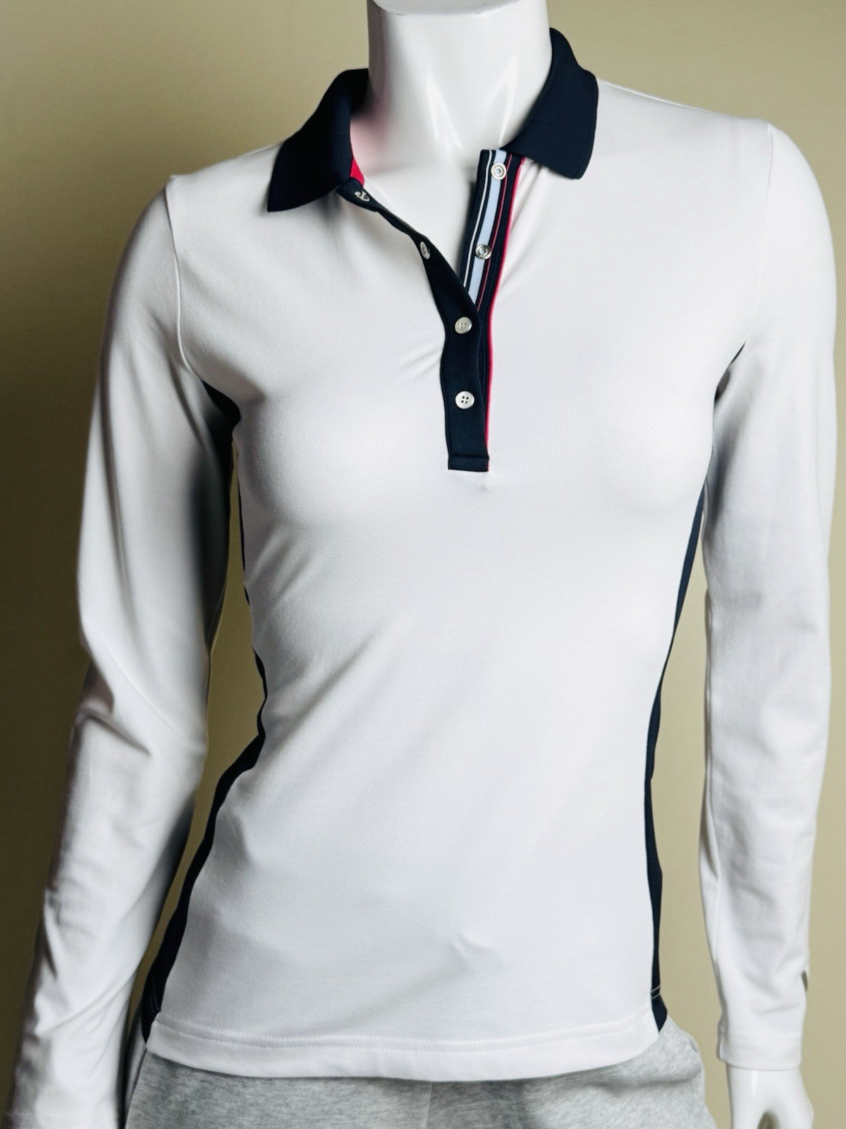 $139 GOLFINO Women's Golf Shirt Long Sleeves Size 4.  (B.189)