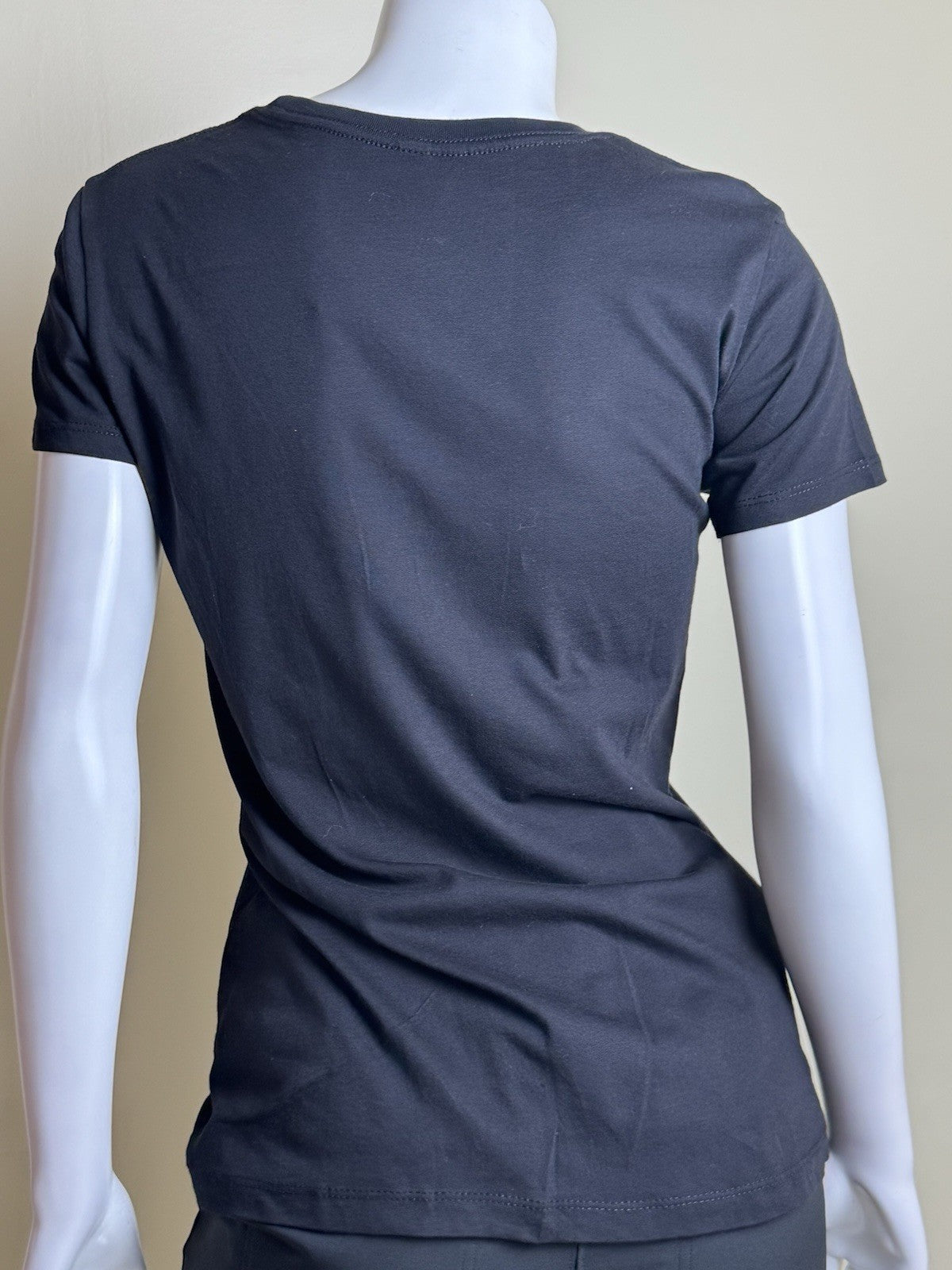 Black Clover Women’s T-Shirt Clover Logo Sz S.     (B.181)