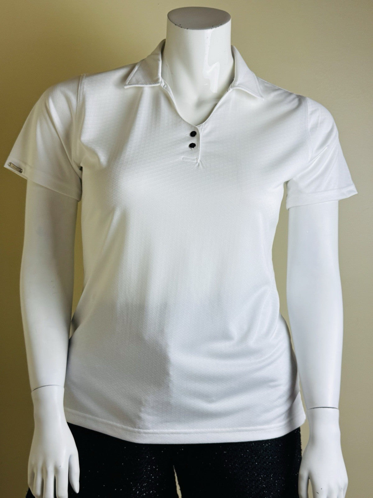 A.U.R Women's Golf Polo White Shirt Sz XL.       (B.146)