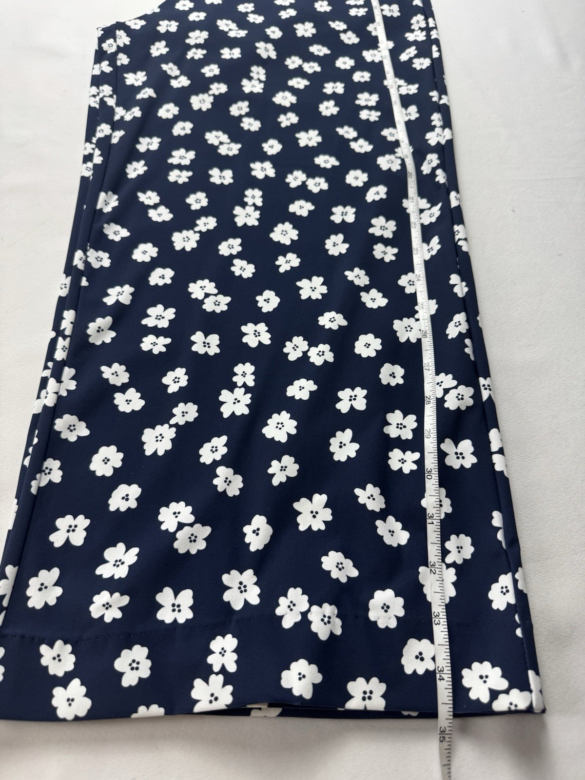 Jayebird Women’s Golf Robbie Pant Navy/White Floral Sz M.   (B.158)