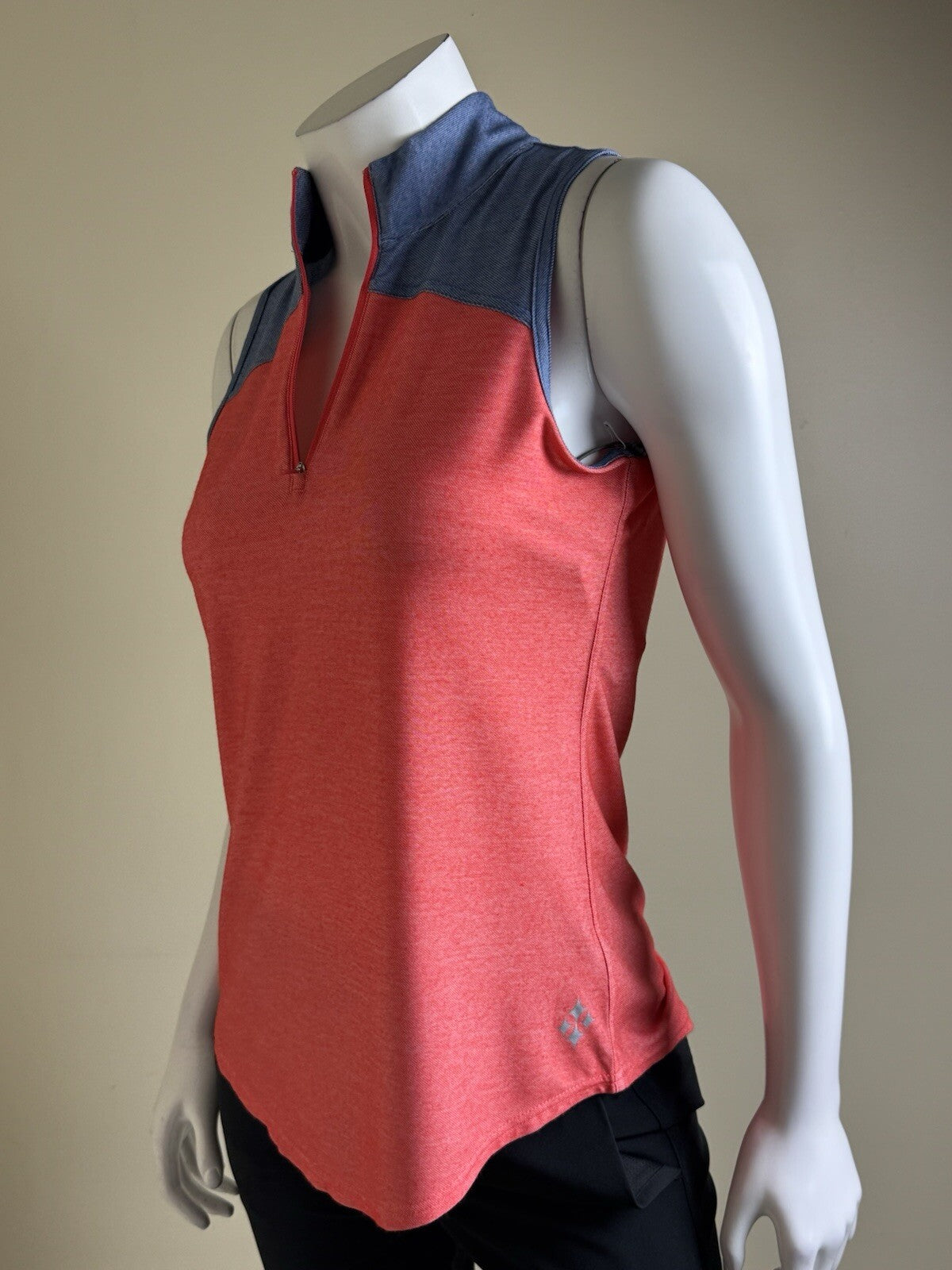 JOFIT Women's Golf Shirt Size S      (B.137)