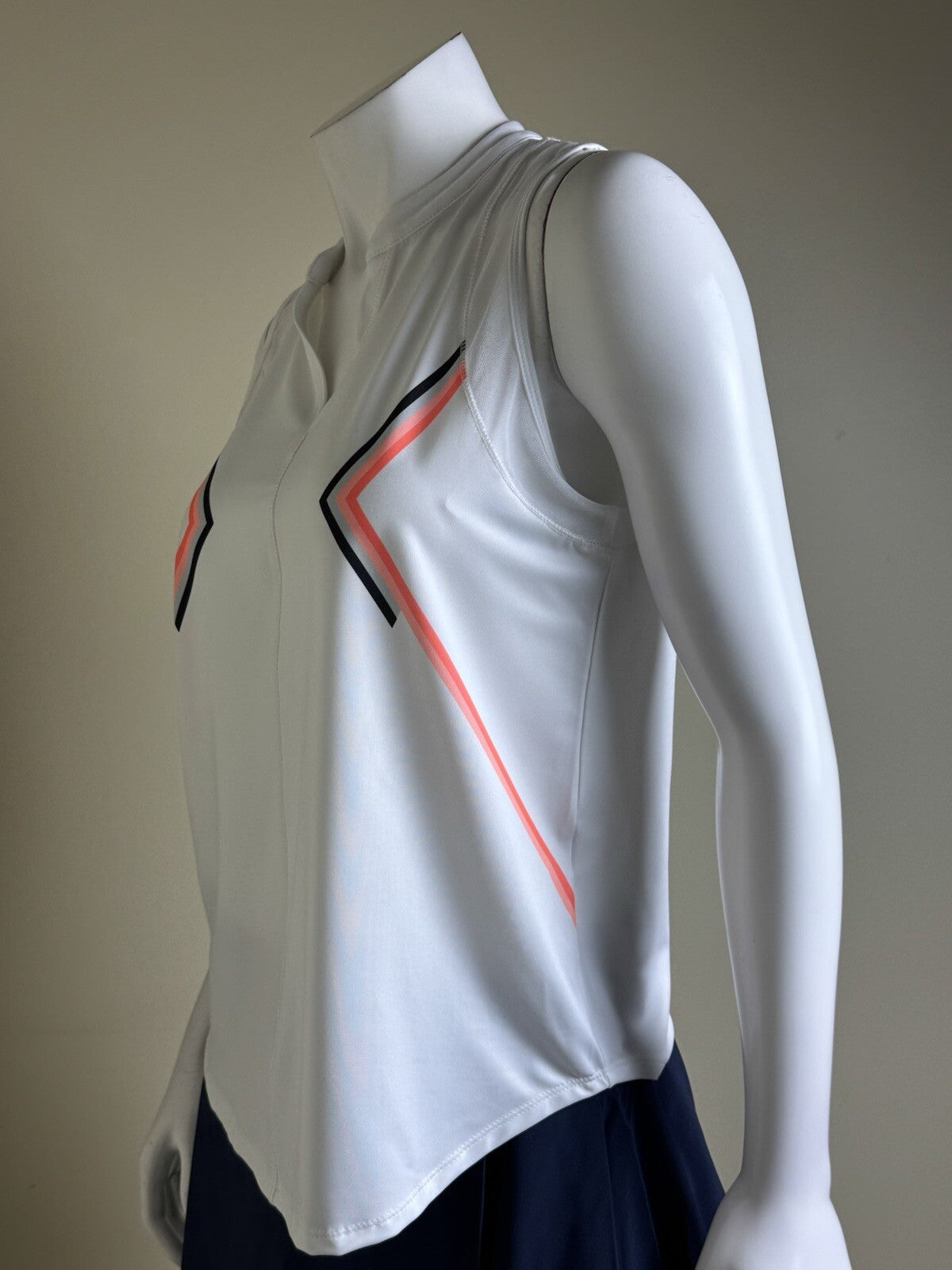 Lucky In Love Women’s Top Sleeveless Tennis Golf Shirt Sz M.     (B.139)