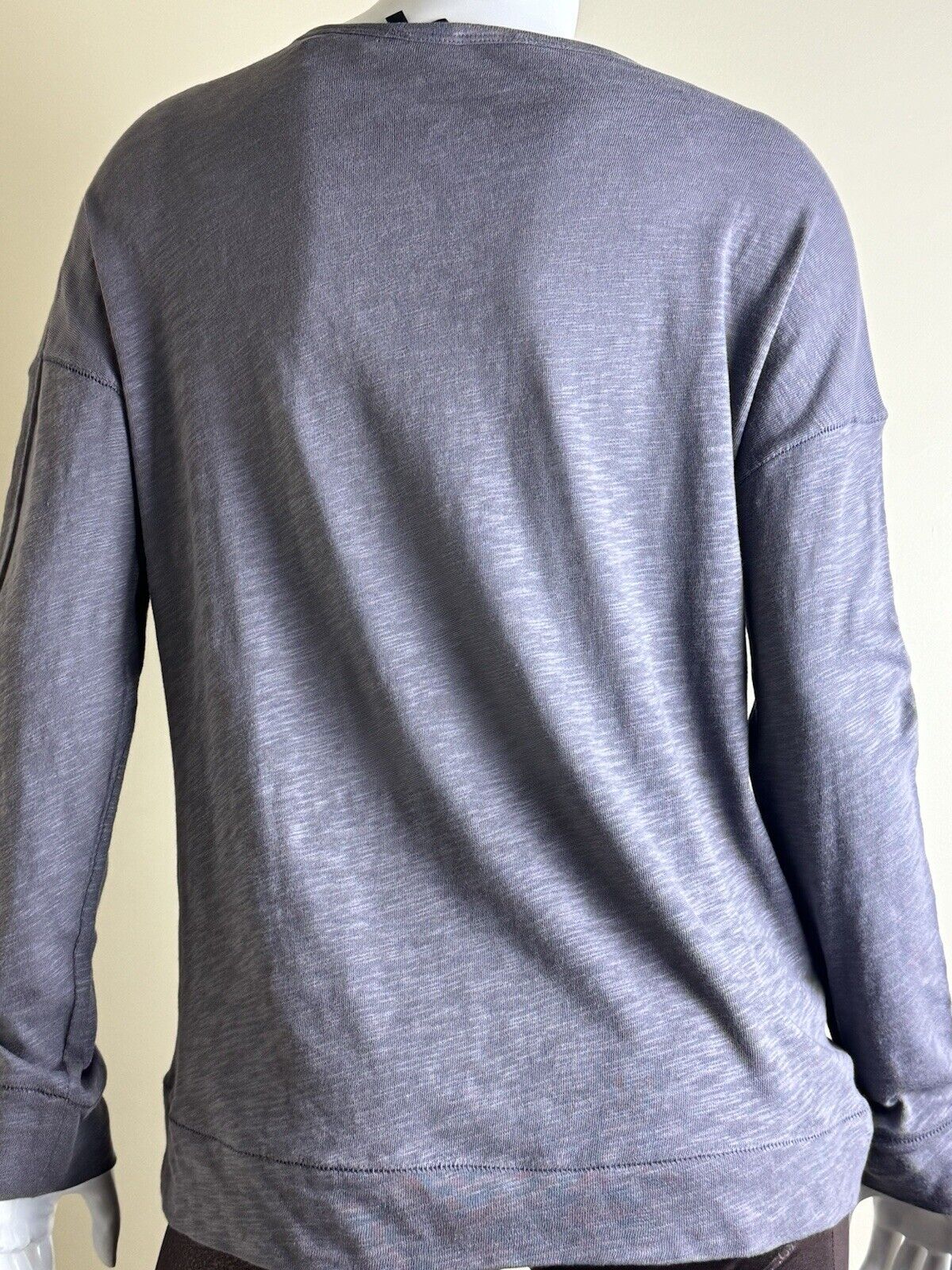 $205 THEORY Women’s Gray Long Sleeves Top Size L. (B.86)