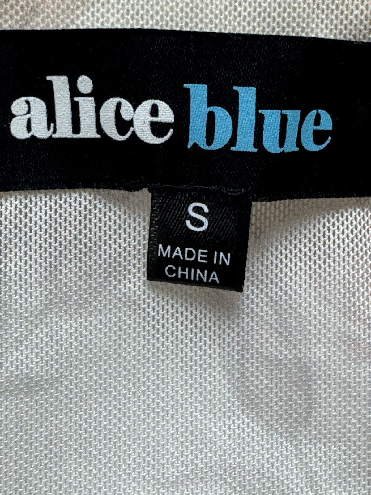 Alice Blue Women’s Long Sleeves Shirt Sz S.     (B.150)