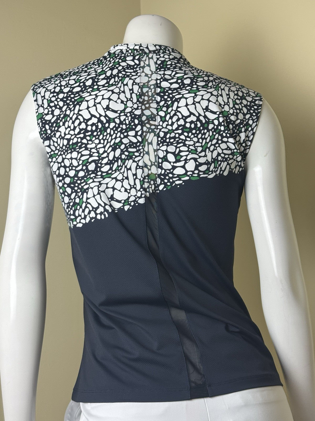 $83 NIVO Women's Golf Sleeveless Shirt Size S.    (B.161)