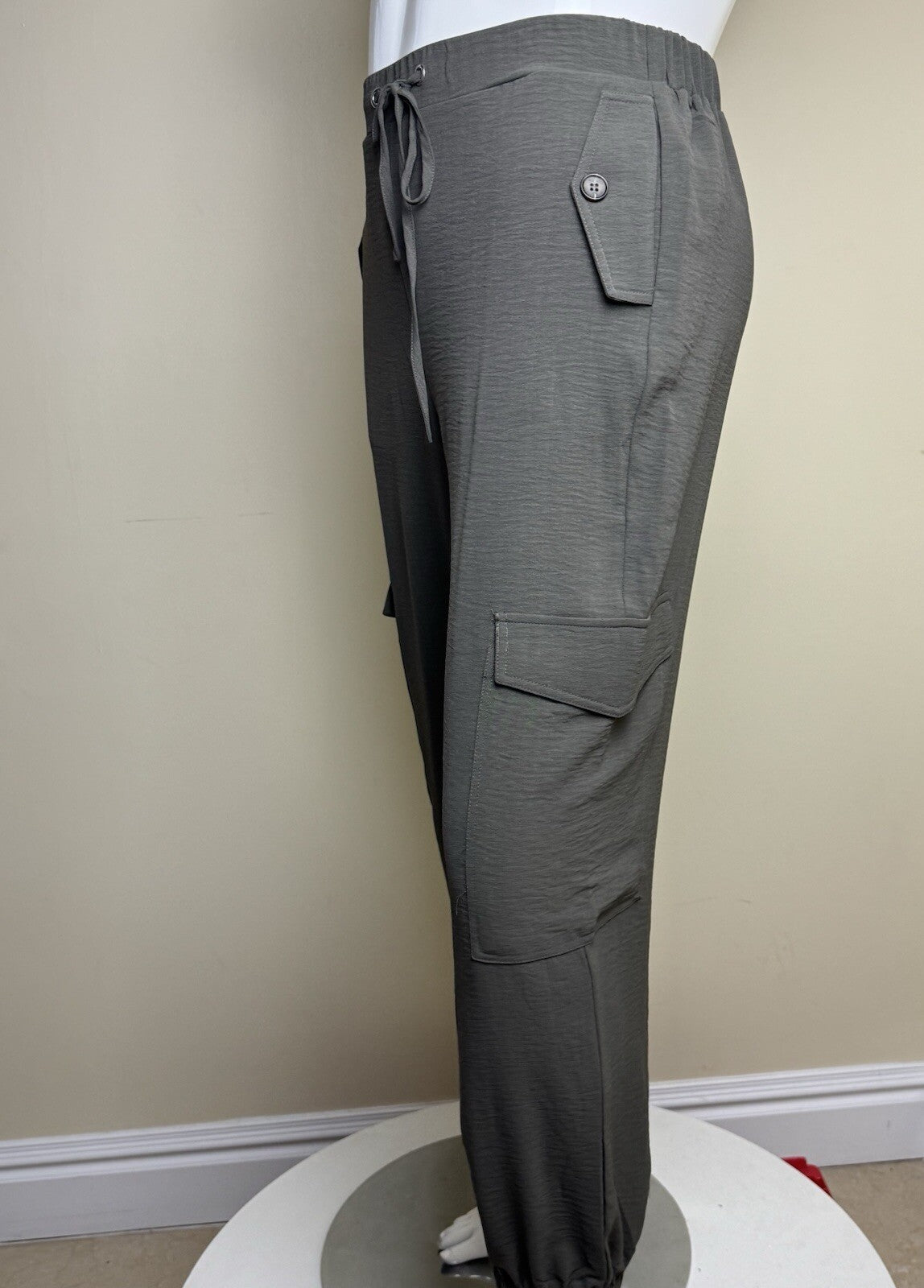 $89 Adrianna Papell Women's  Cargo Jogger Pants Sz L.  (B.144)