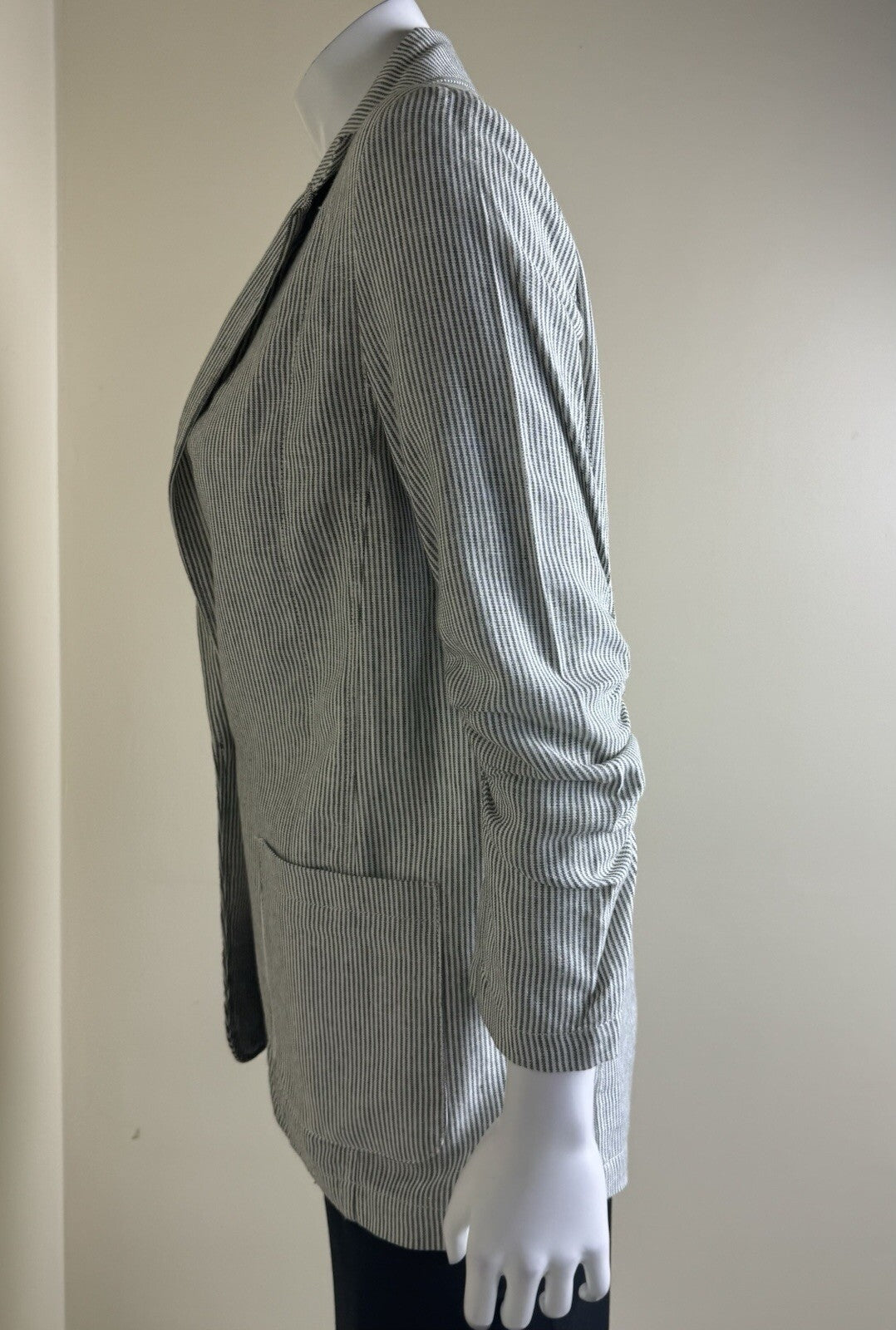 $118 Max Studio Women's Stripes Blazer Size XS. (B.143)