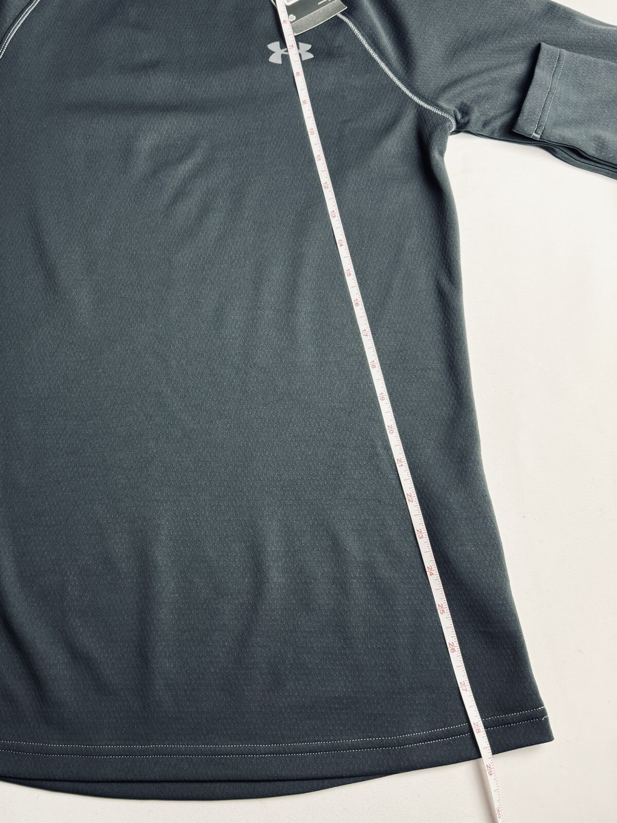 Under Armour Women's Sweatshirt Black Size S.  (B.72)