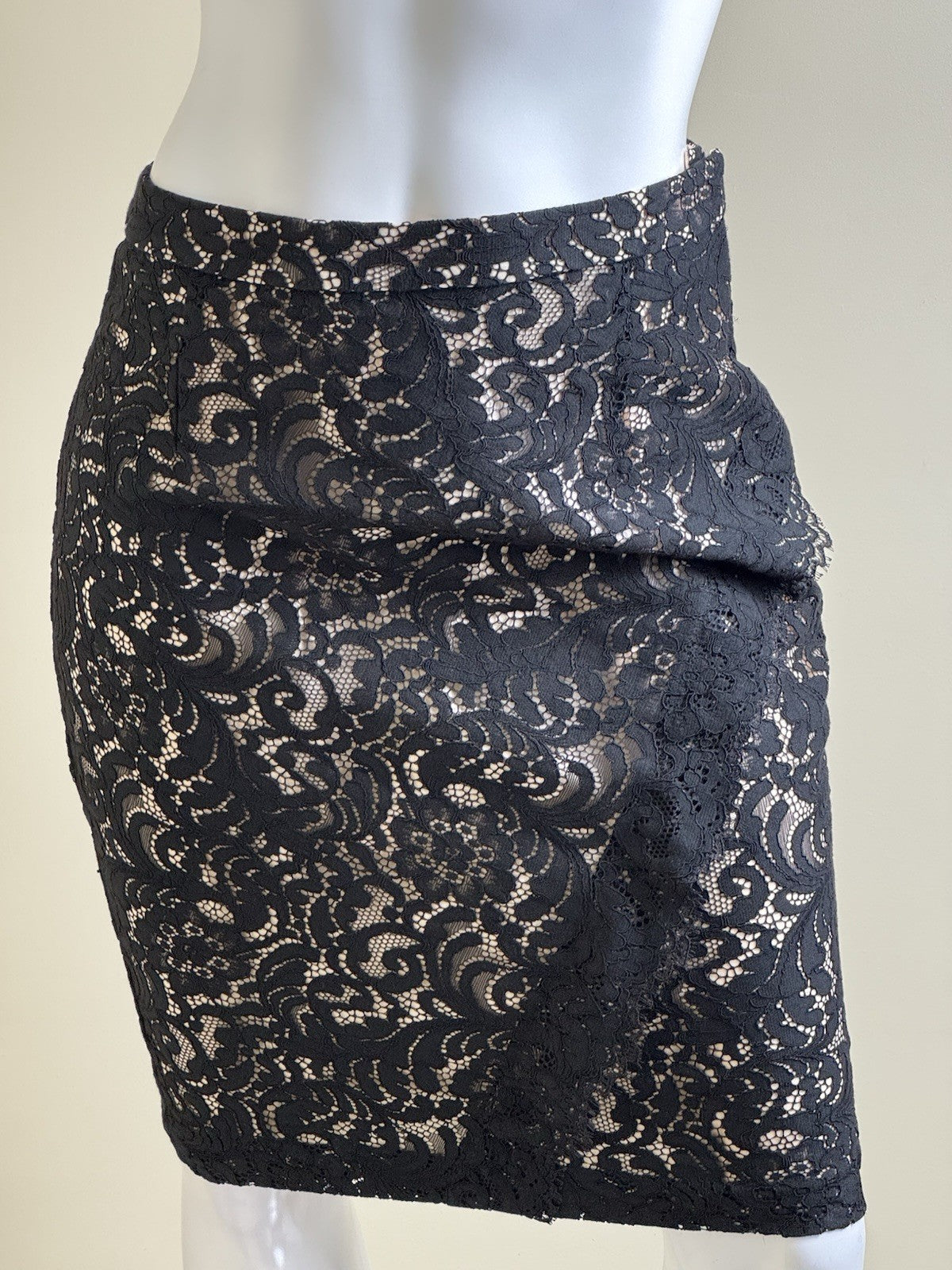 $345 Marchesa Voyage Women’s Black Nude Laced Skirt Sz 8.  (B.156)