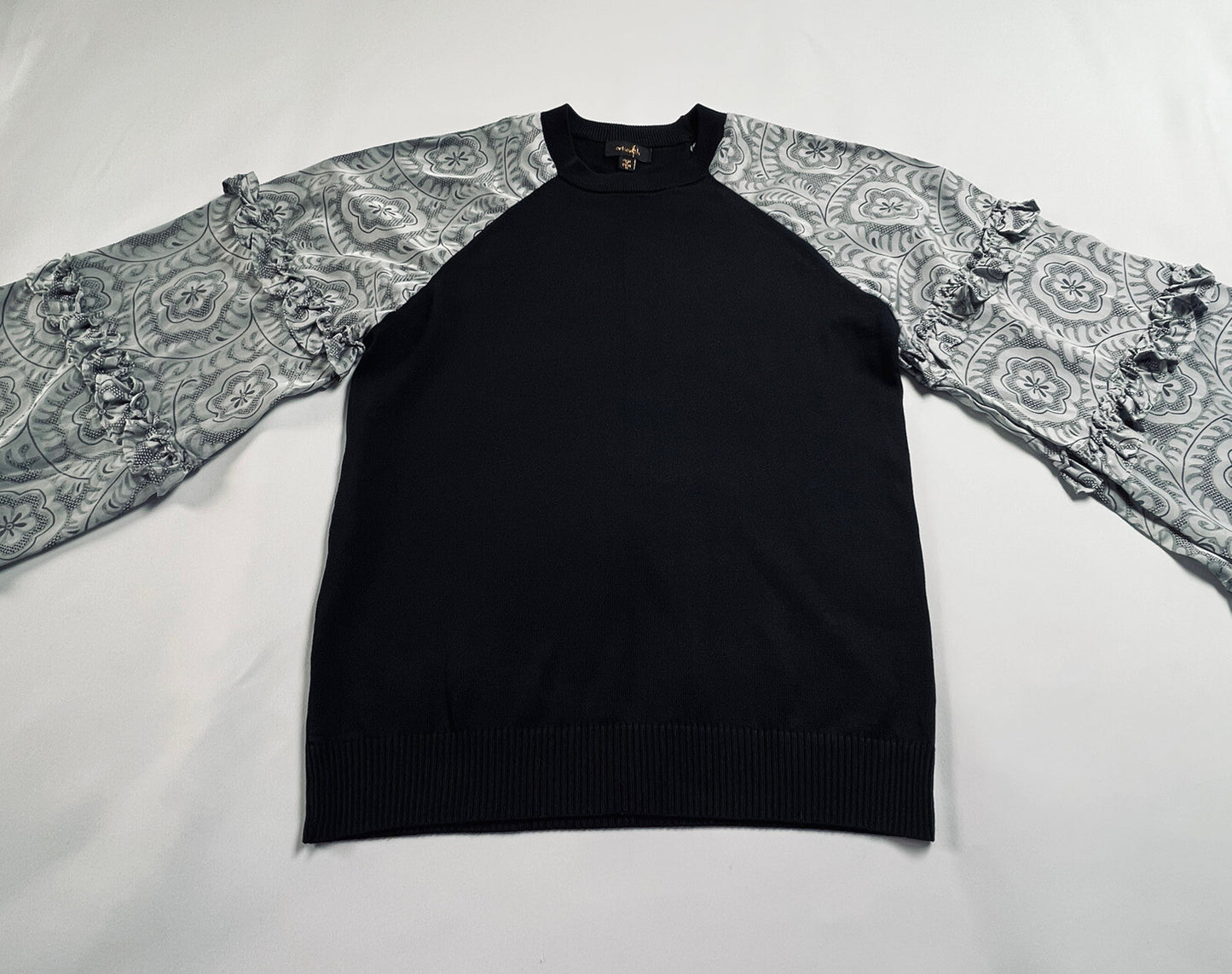 On Twelfth Women’s Long Sleeve Top Blouse Sz M