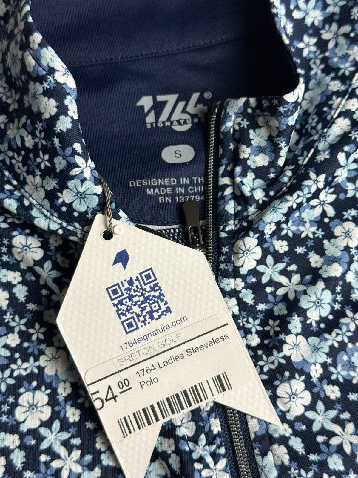 1764 Signature Women’s Polo Shirt Floral Sz S. (B.170)