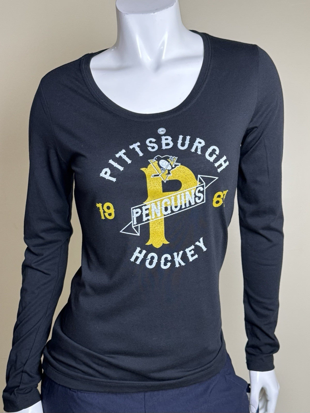 LeverWear Women's Pittsburch Logo Sweatshirt Sz M.   (B.156)