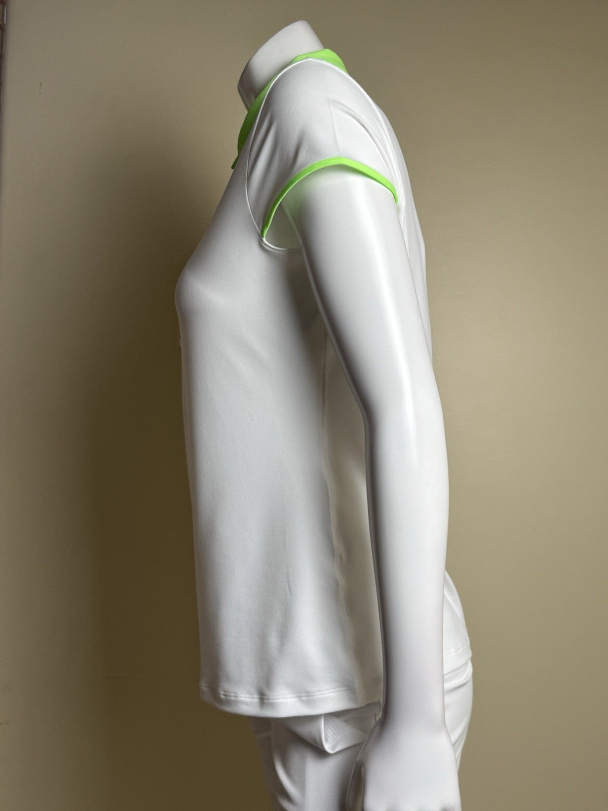 Annika Cutter and Buck Women’s Polo Shirt Size M      (B.172)