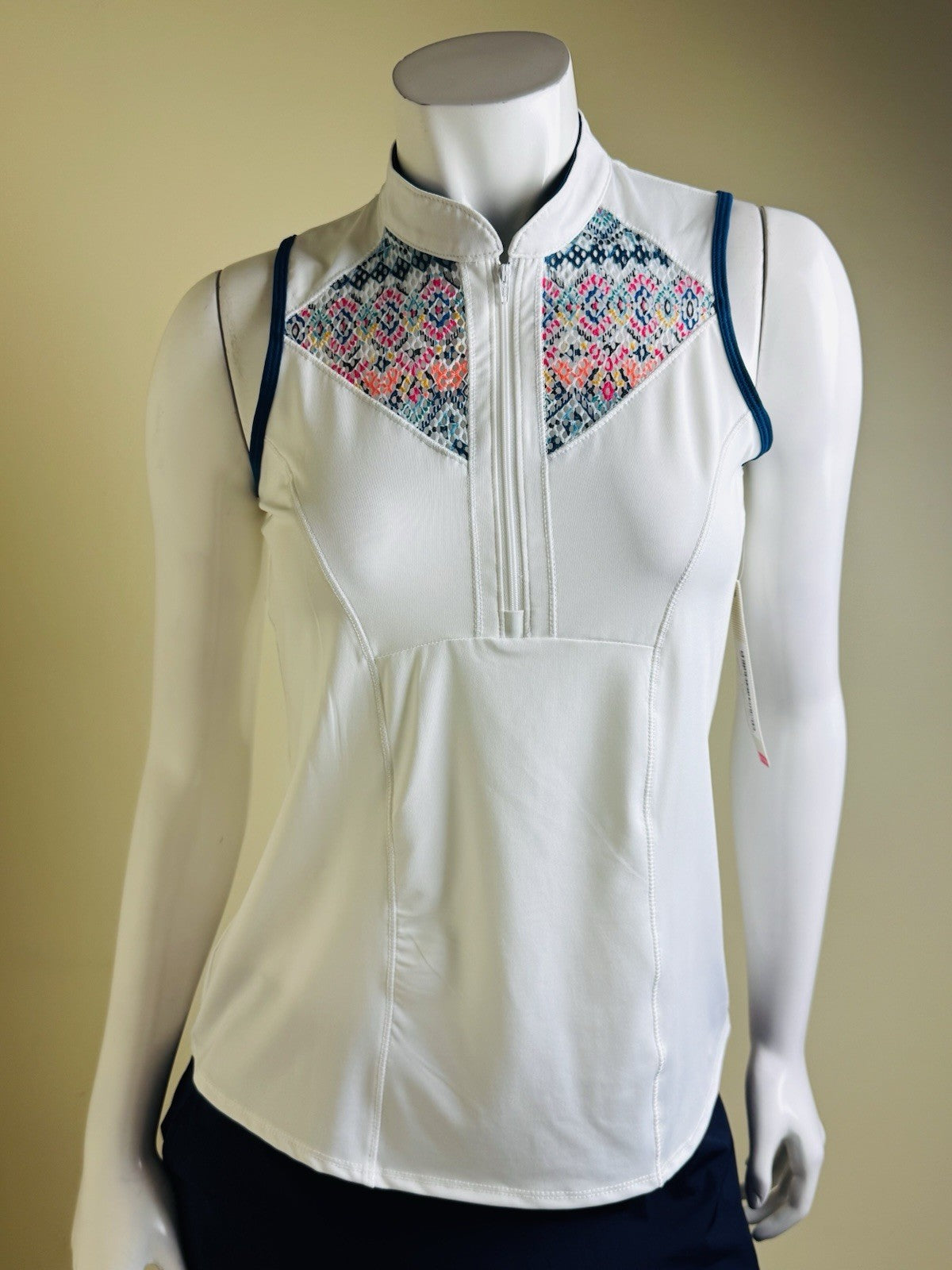 Lucky In Love Women’s Top Sleeveless Tennis Golf Shirt Sz XL.     (B.80)
