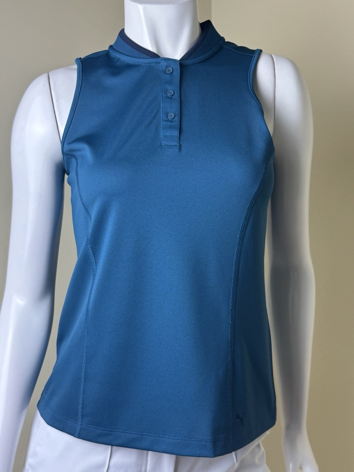 Puma Women’s Golf Shirt Sz S.   (B.161)