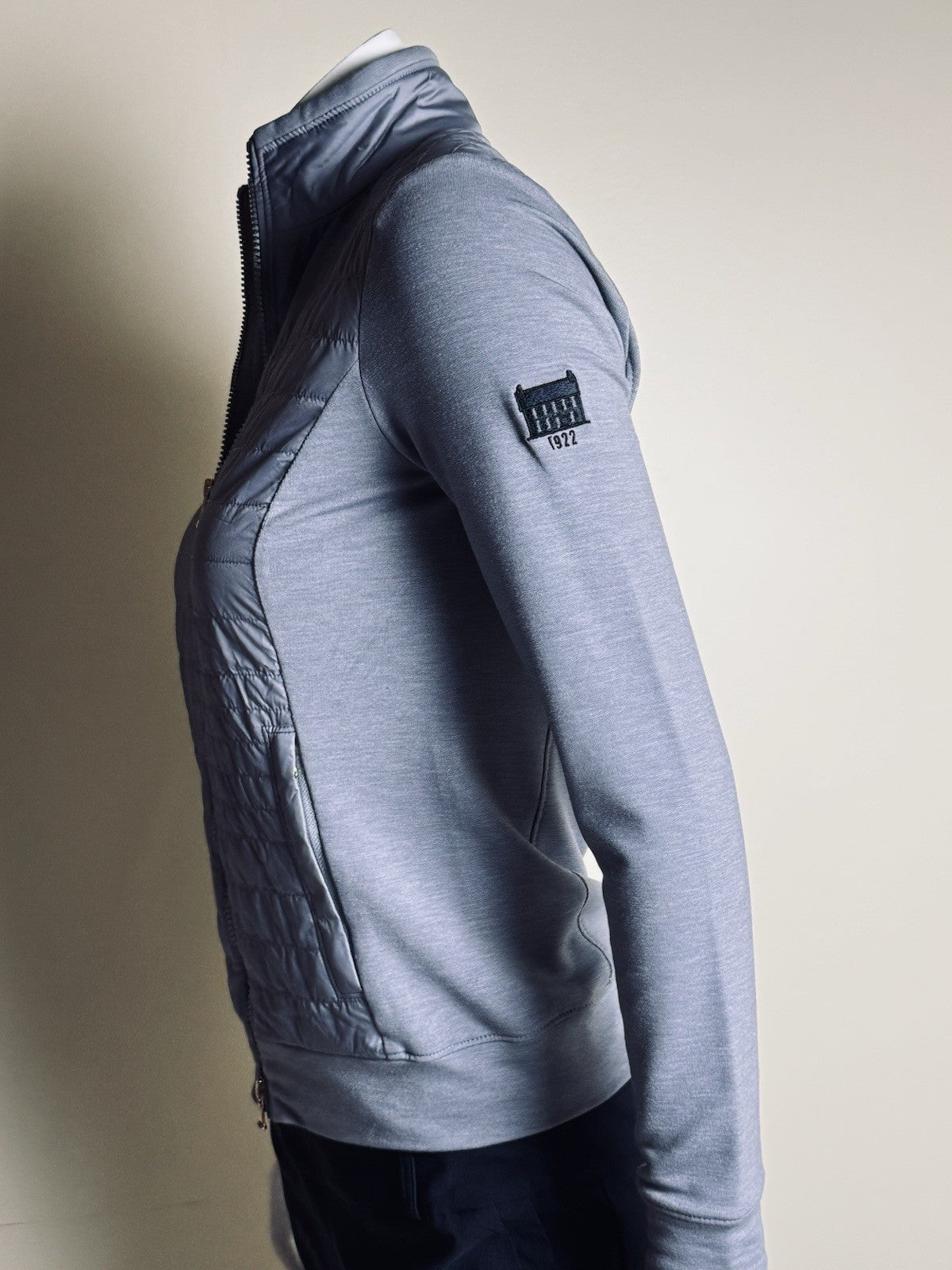 Fairway and Greene Women's Gray Full-Zip Jacket, Sz XS.      (B.150)