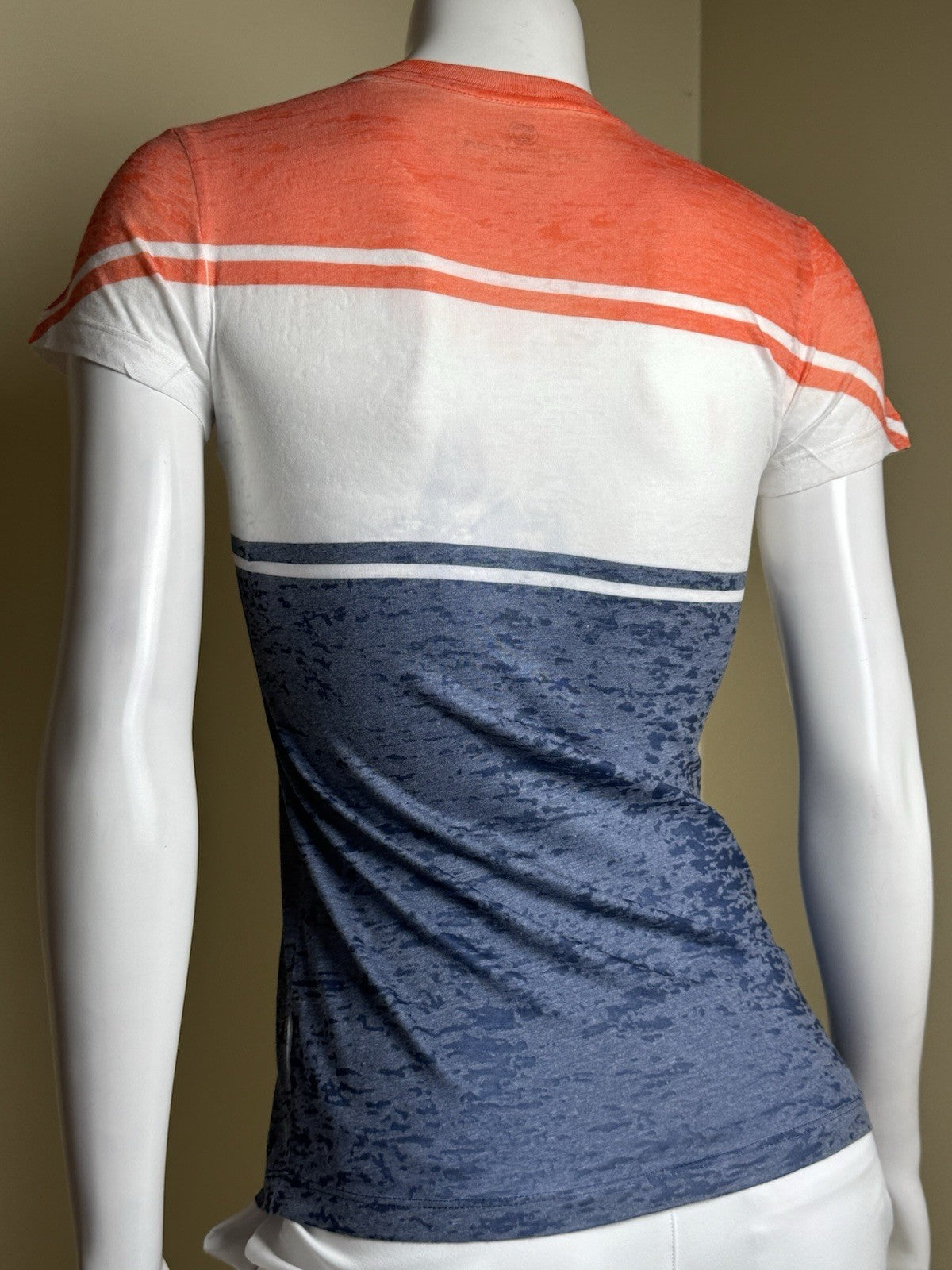 LeverWear Women's Virginia Logo shirt Sz M   (B.170)