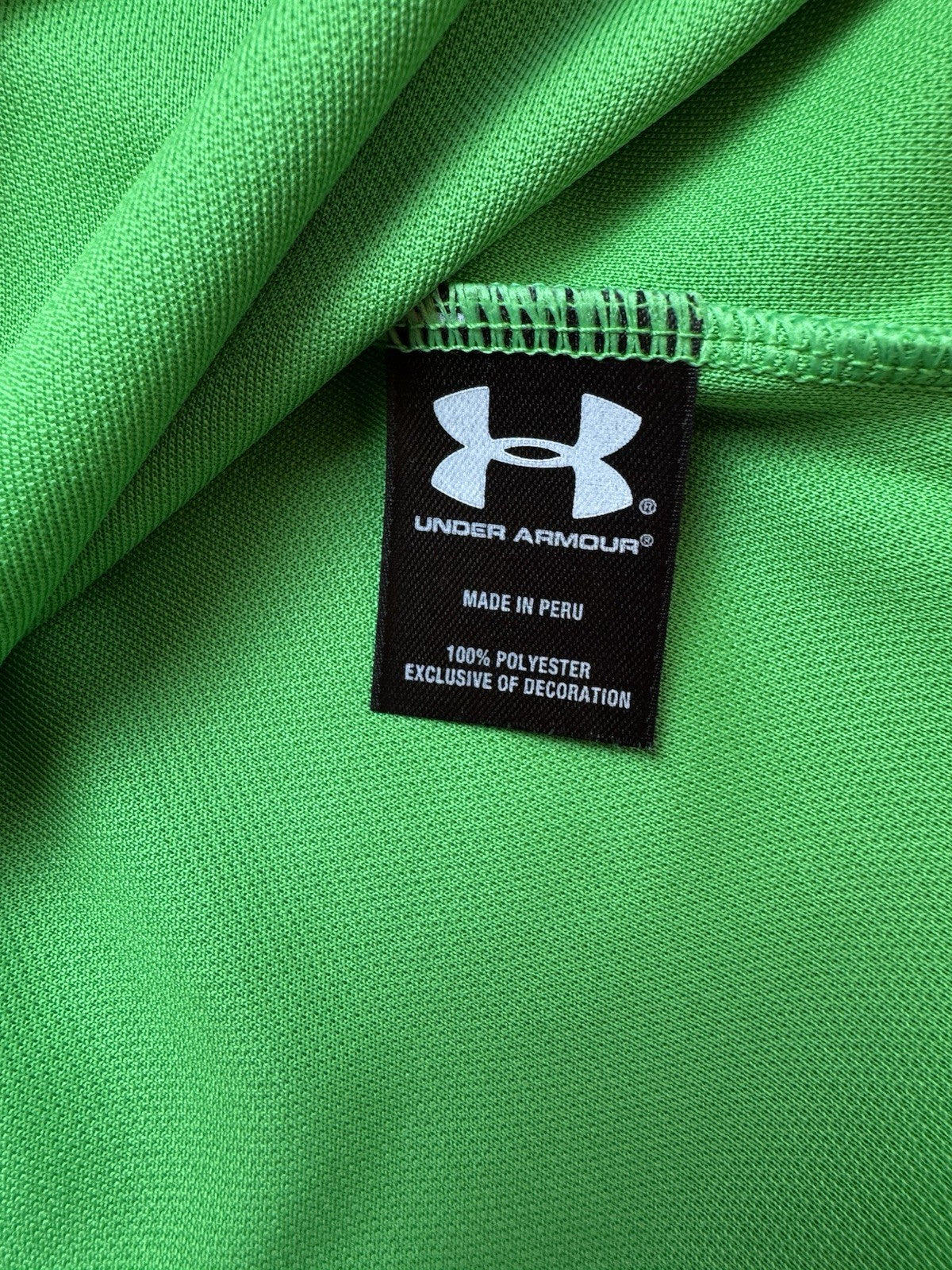 Under Armour Women's Golf Tennis Shirt Sz L.    (B.165)