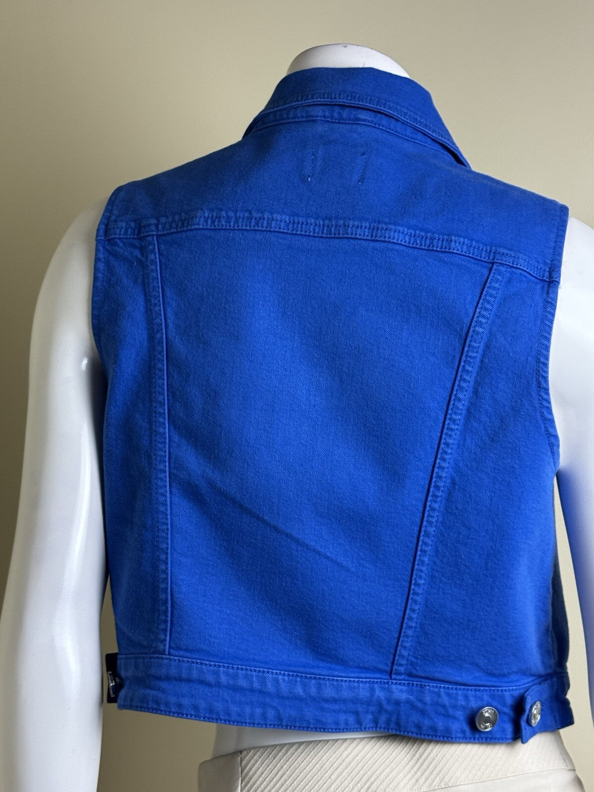 $108 Guess Women’s LEANDRA Denim Crop Top Sz XL. (B.141)