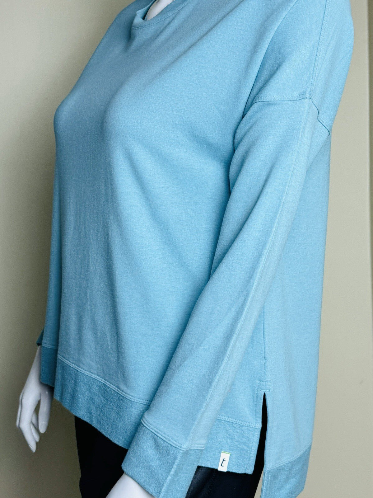 TASC Women’s Long Sleeve Shirt Organic Cotton Sz XL Blue   (B.119