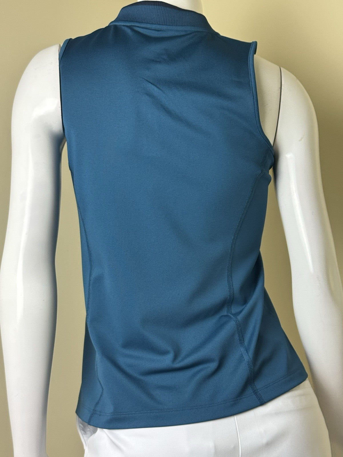 Puma Women’s Golf Shirt Sz S.   (B.161)