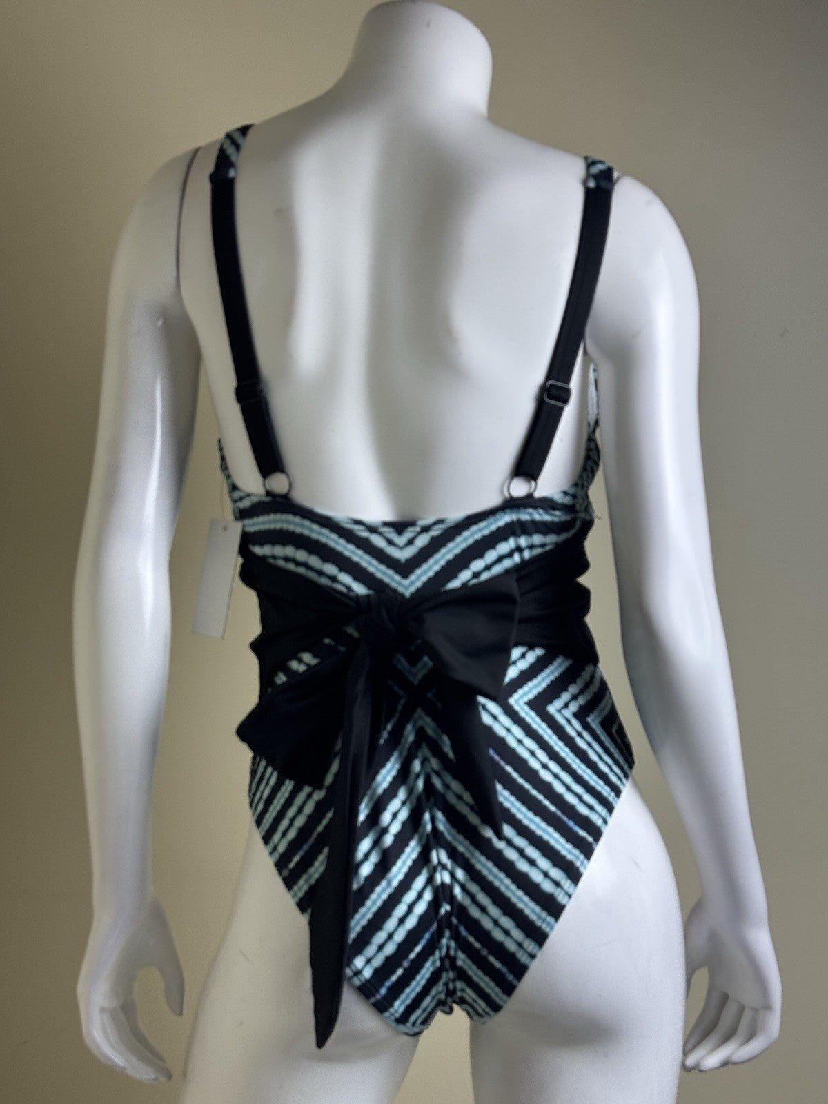 EMERALD BAY Women's One Piece Swimsuit SIZE 8.  (B.150)