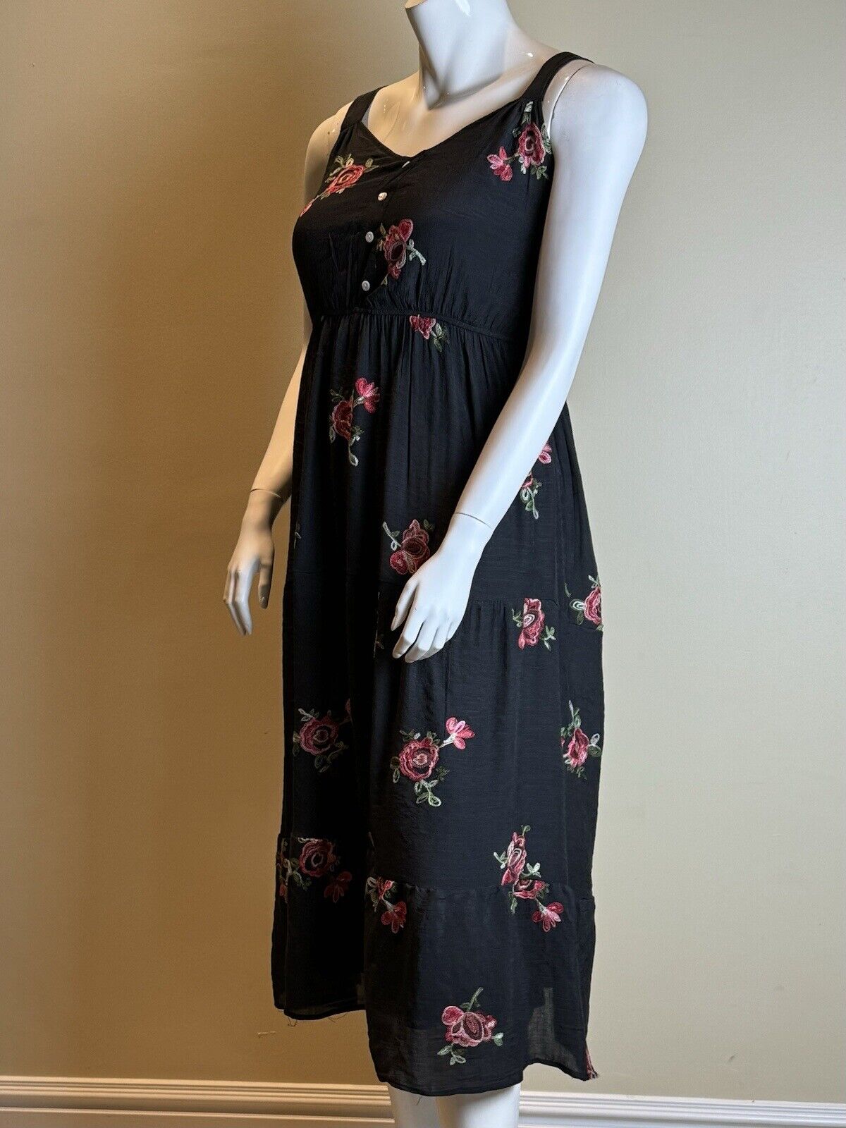 Kindred Women’s Maxi Size XL Black Flora.  (50)