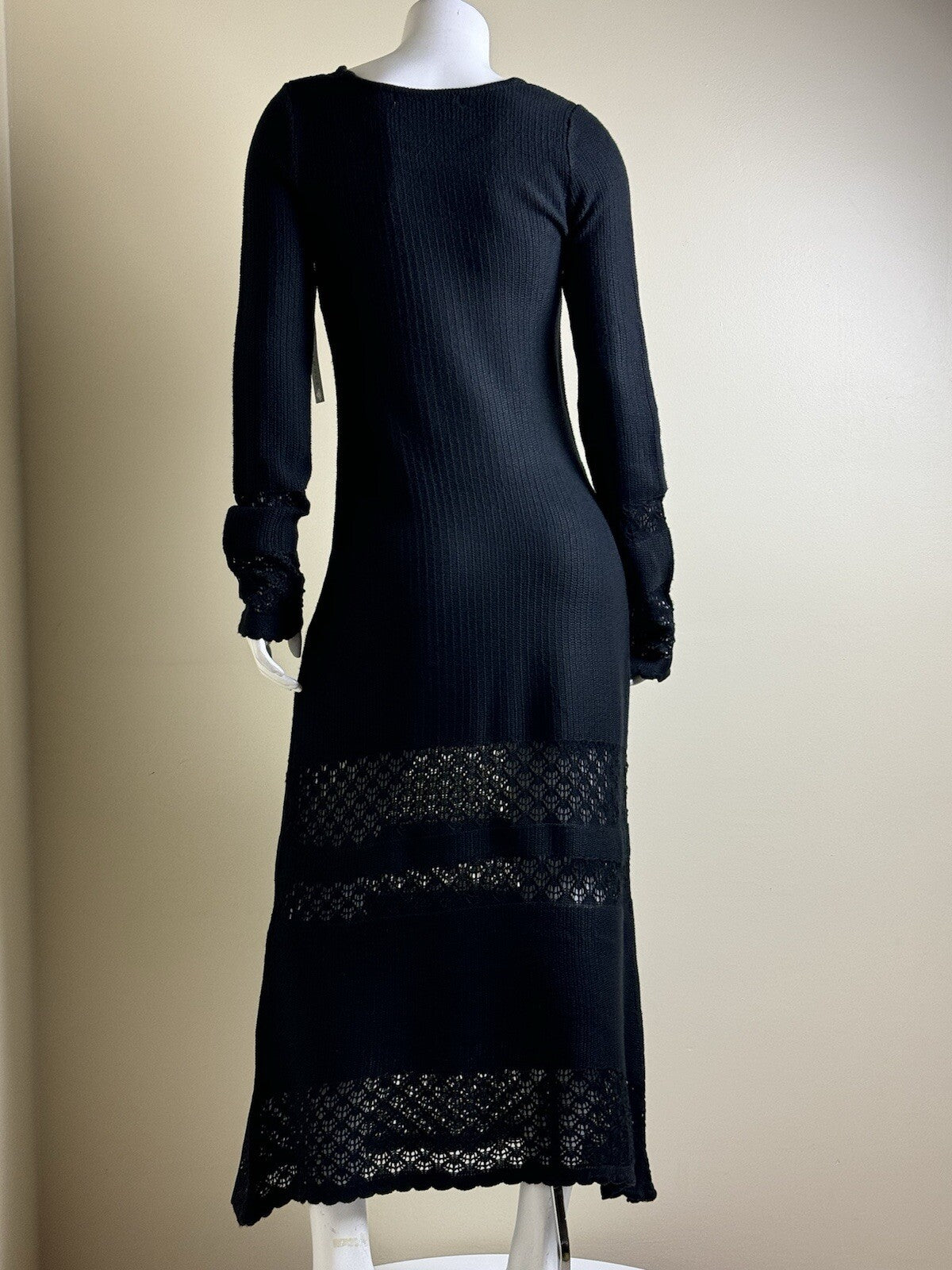ABSOLUTELY FAMOUS Black Crochet Dress Sz S ( B.97)