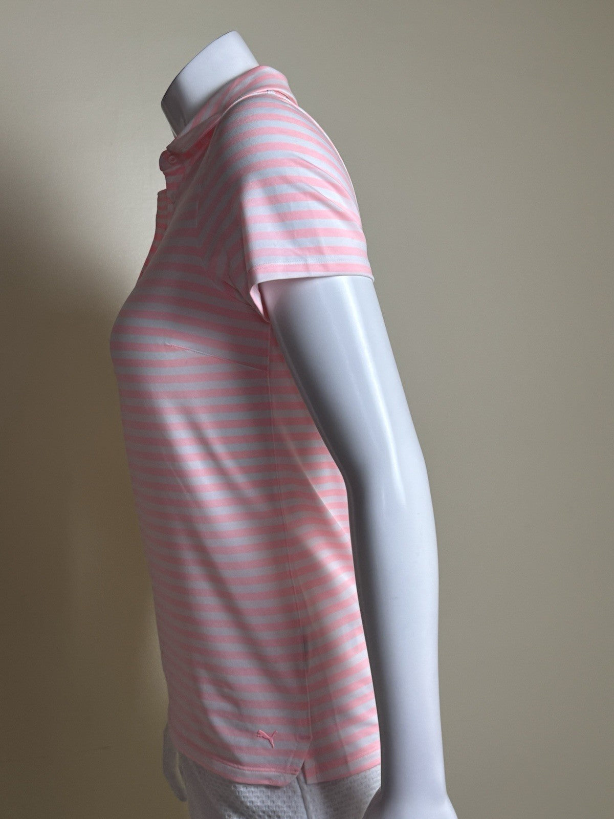 Puma Women’s Golf Shirt Sz S.   (B.174)