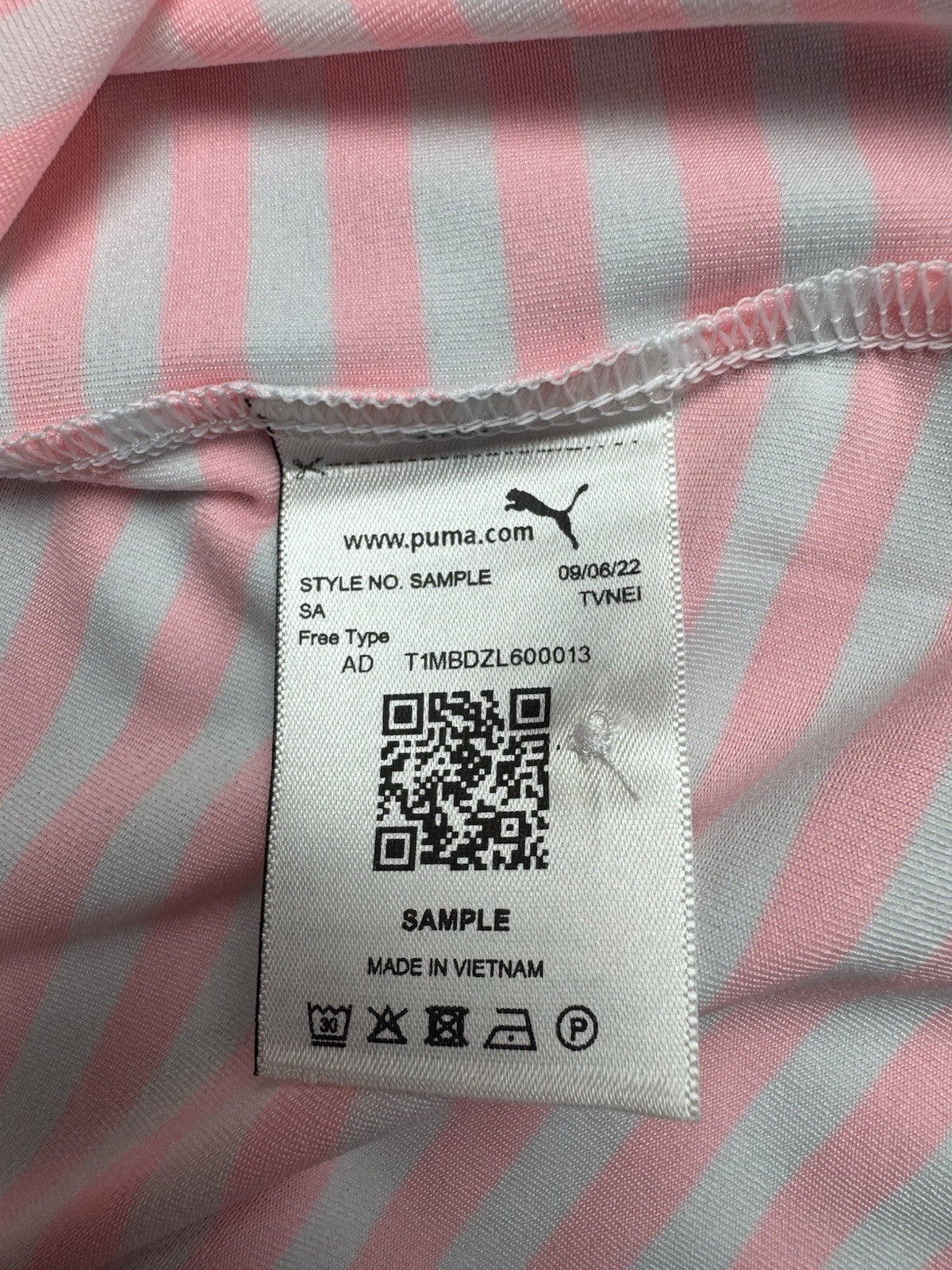 Puma Women’s Golf Shirt Sz S.   (B.174)