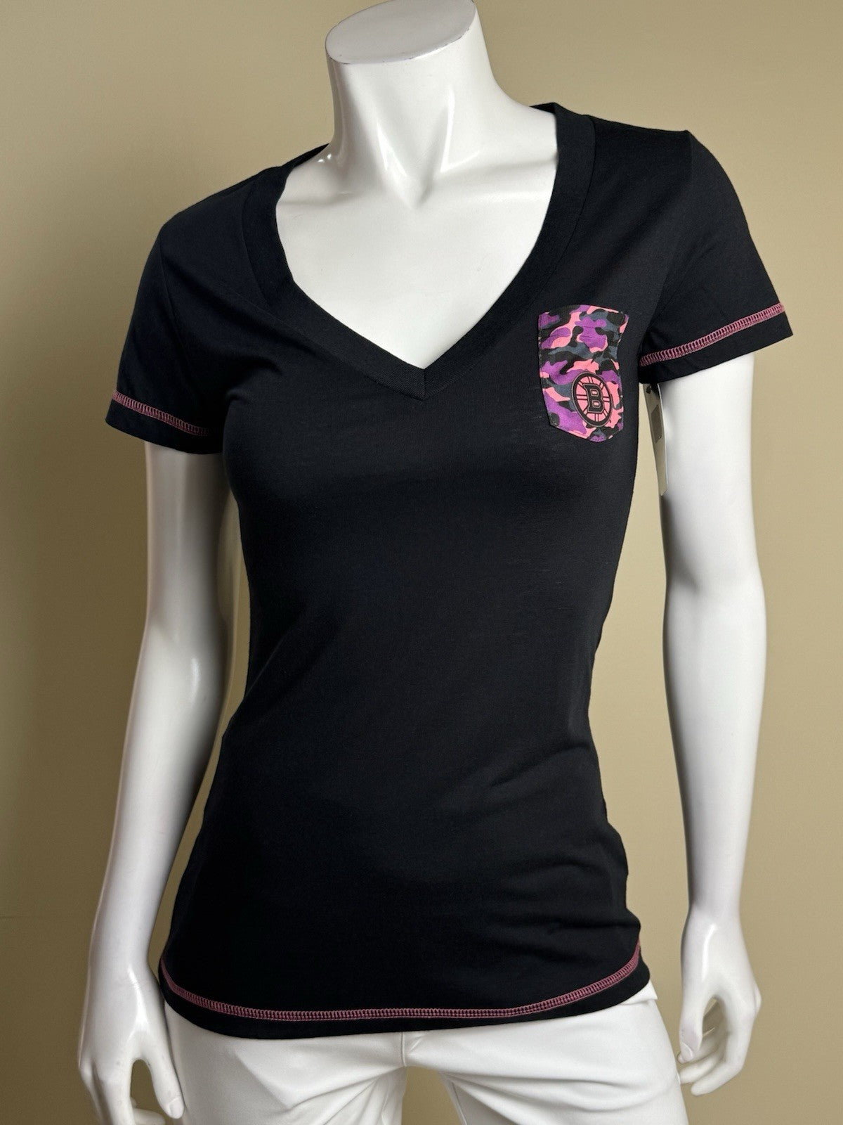 LeverWear Women's T-shirt Sz M   (B.172)