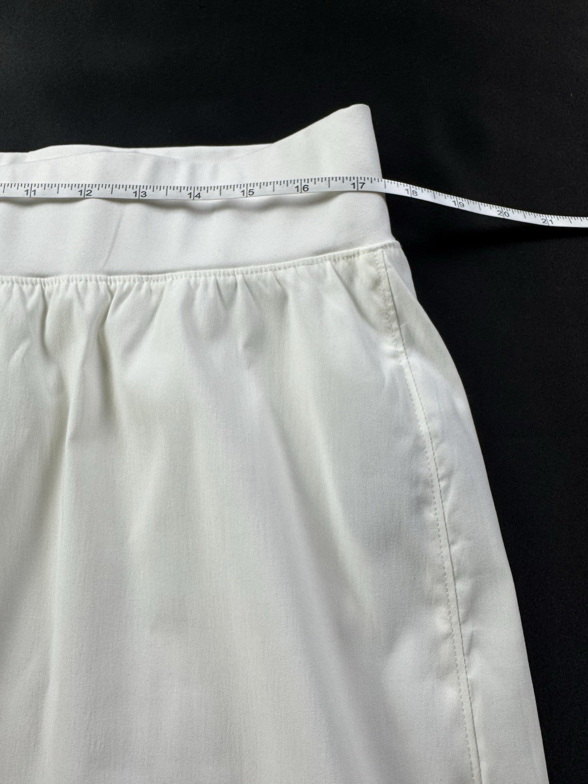$50 The North Face Women’s Skort White W/Pocket Sz XL.    (B.184)