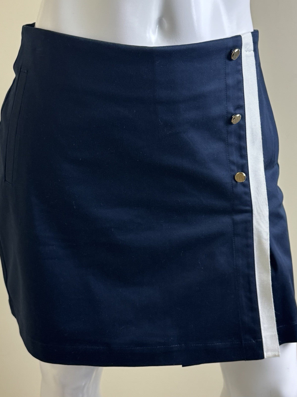 FIA Green California Women’s Navy Skort Skirt Sz M.    (B.160)