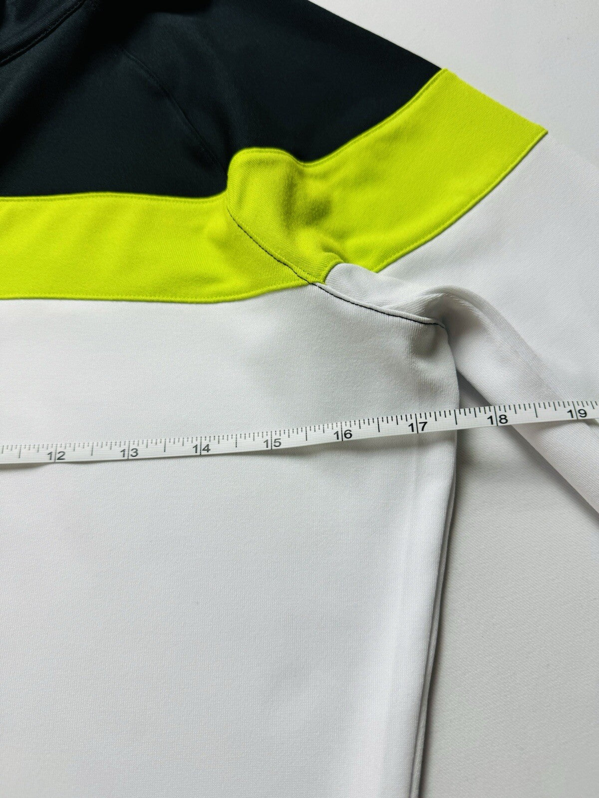 Puma Women's Half Zip Pullover Sweatshirt Size S.   (B.105)