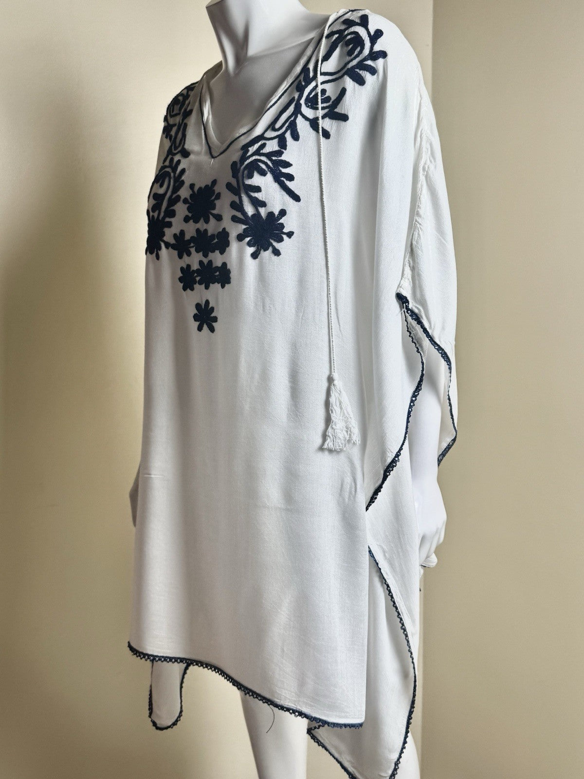 $39 Salty Lemon Women’s Tasseled Swim Cover Up Sz. One Size. (B.173)