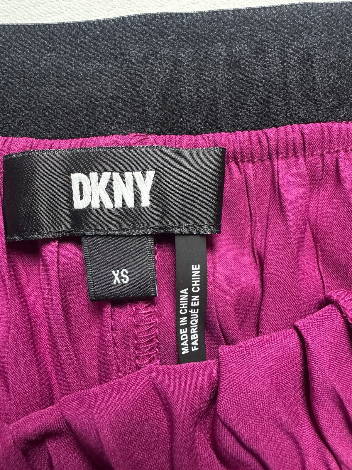 $109 DKNY Women's Pleaded Skirt Sz XS.  (B.139)