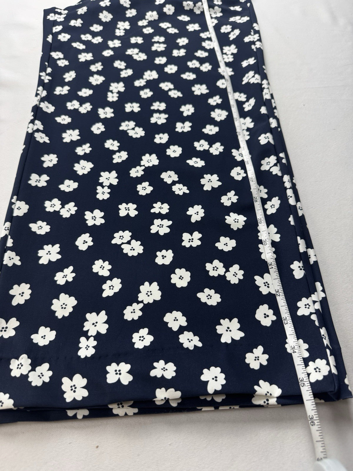 Jayebird Women’s Golf Robbie Pant Navy/White Floral Sz L.   (B.158)