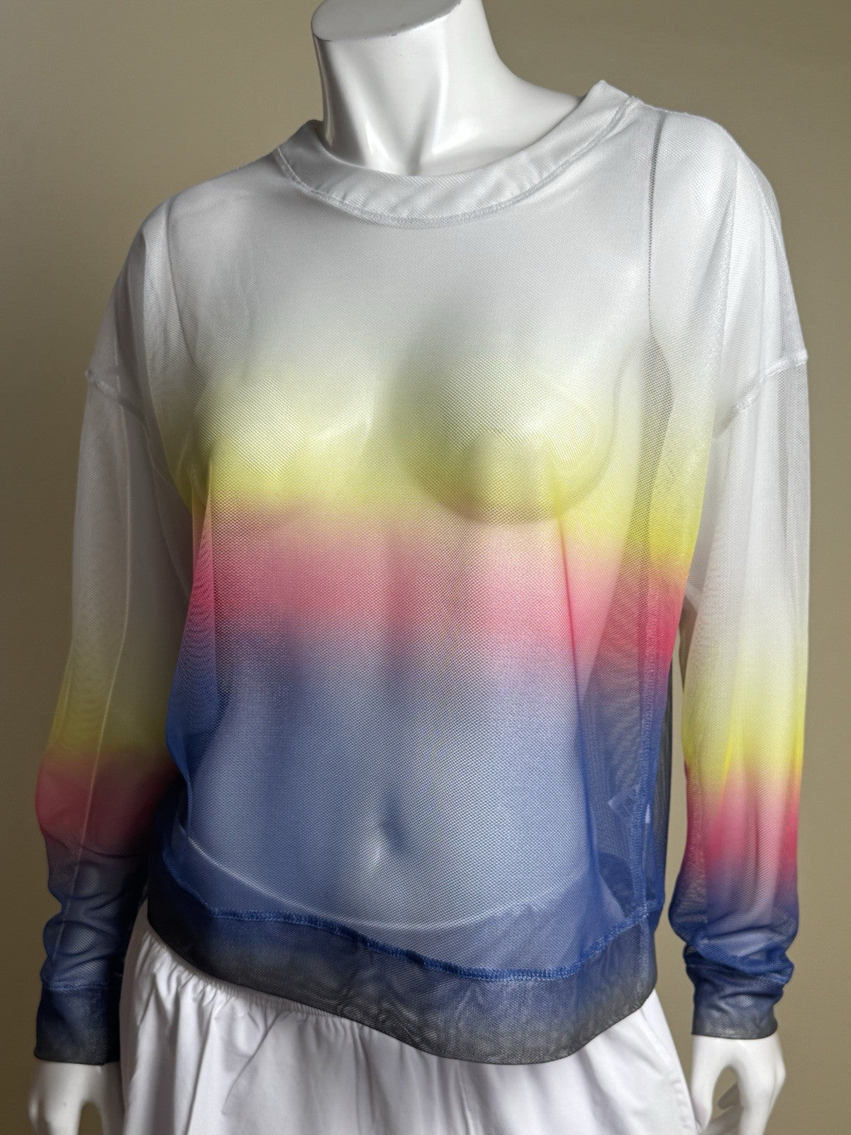 Lucky In Love Women’s Golf Mesh Long Sleeve Shirt Sz L.      (B.187)