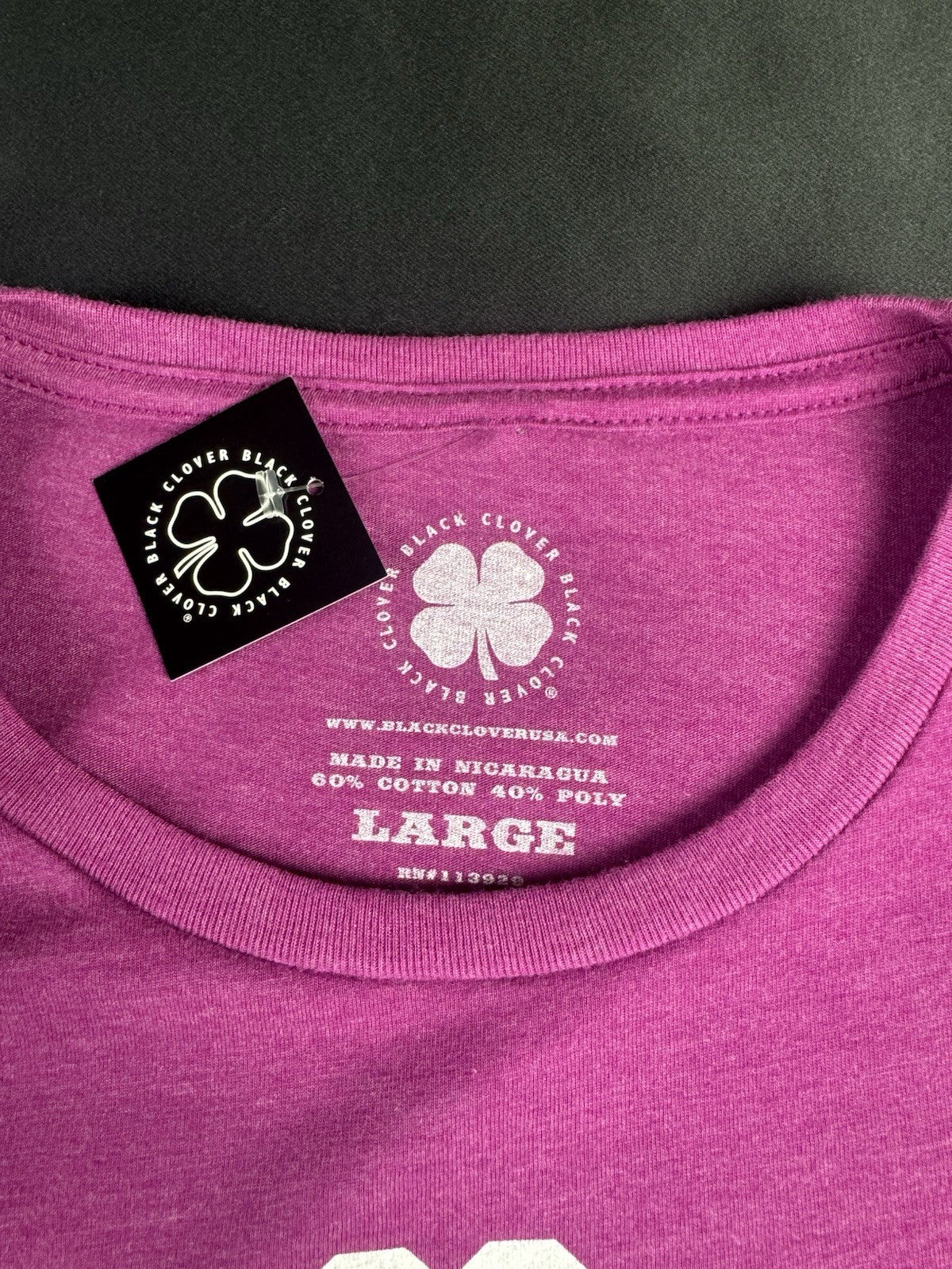 Black Clover Women’s T-Shirt  Pullover Sz L.    (B.174)