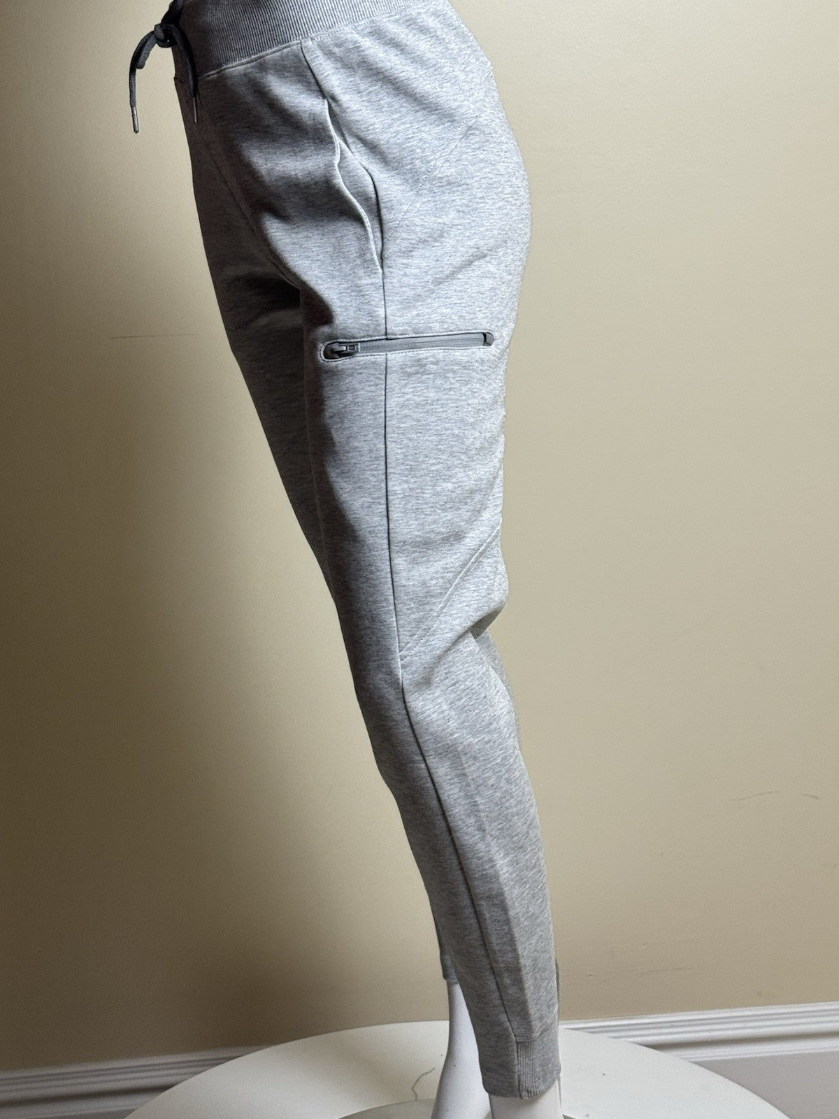LeverWear Women’s SweatPants Size S.     (B.157)
