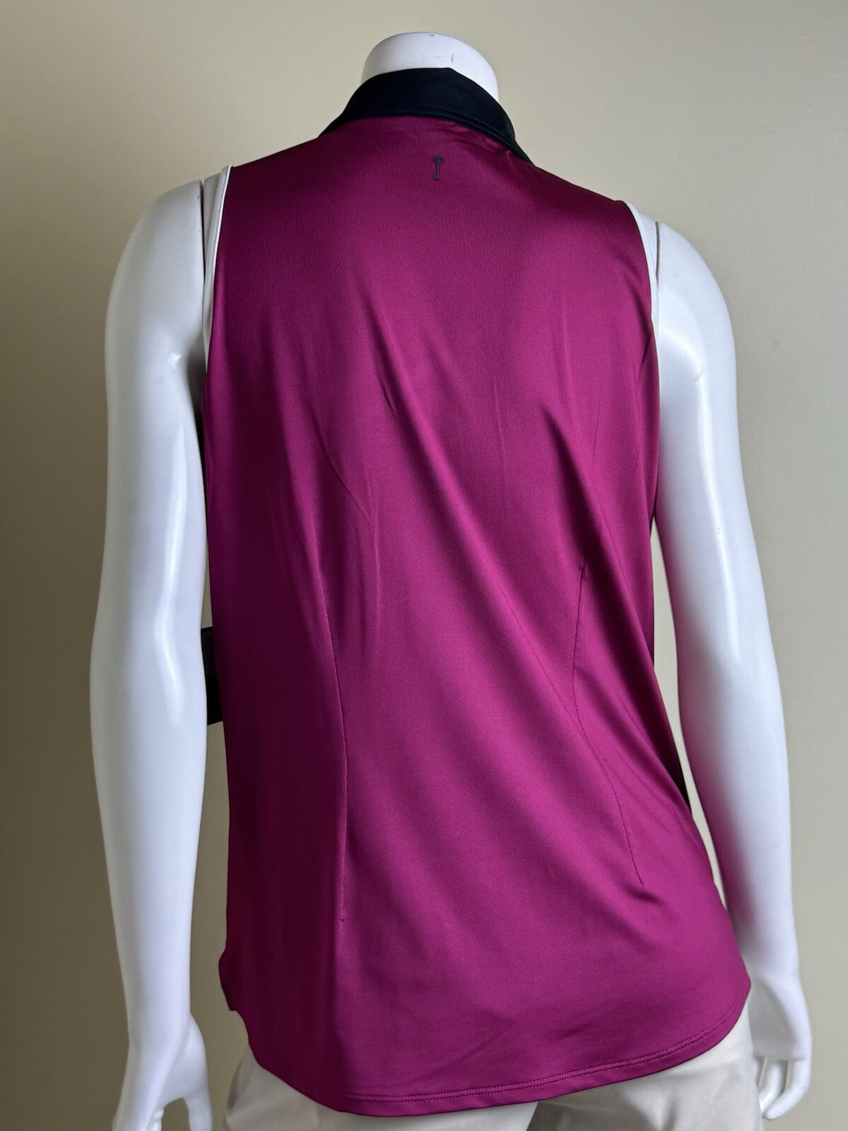 BELYN KEY Women’s Sleeveless Golf Shirt Sz M.    (B.141)