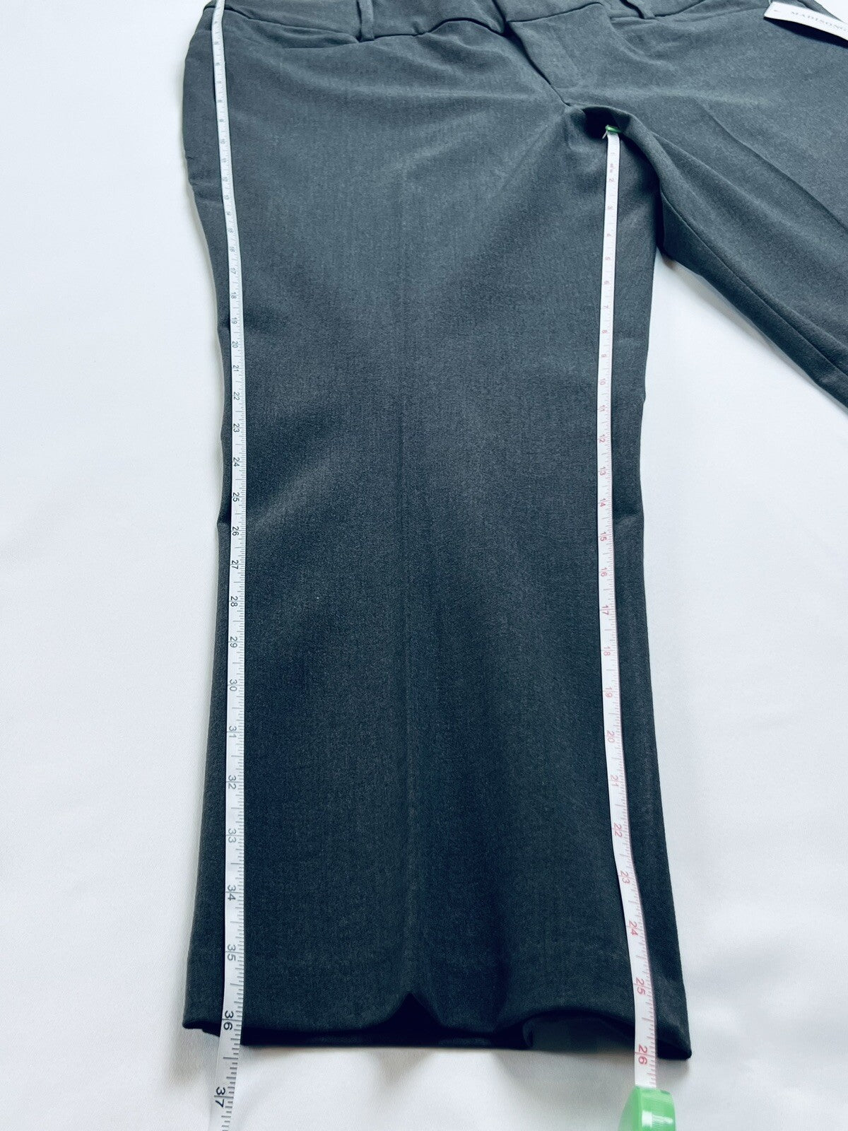 Madison Grey Women’s Capris Pants Size 8P.  (B.027)